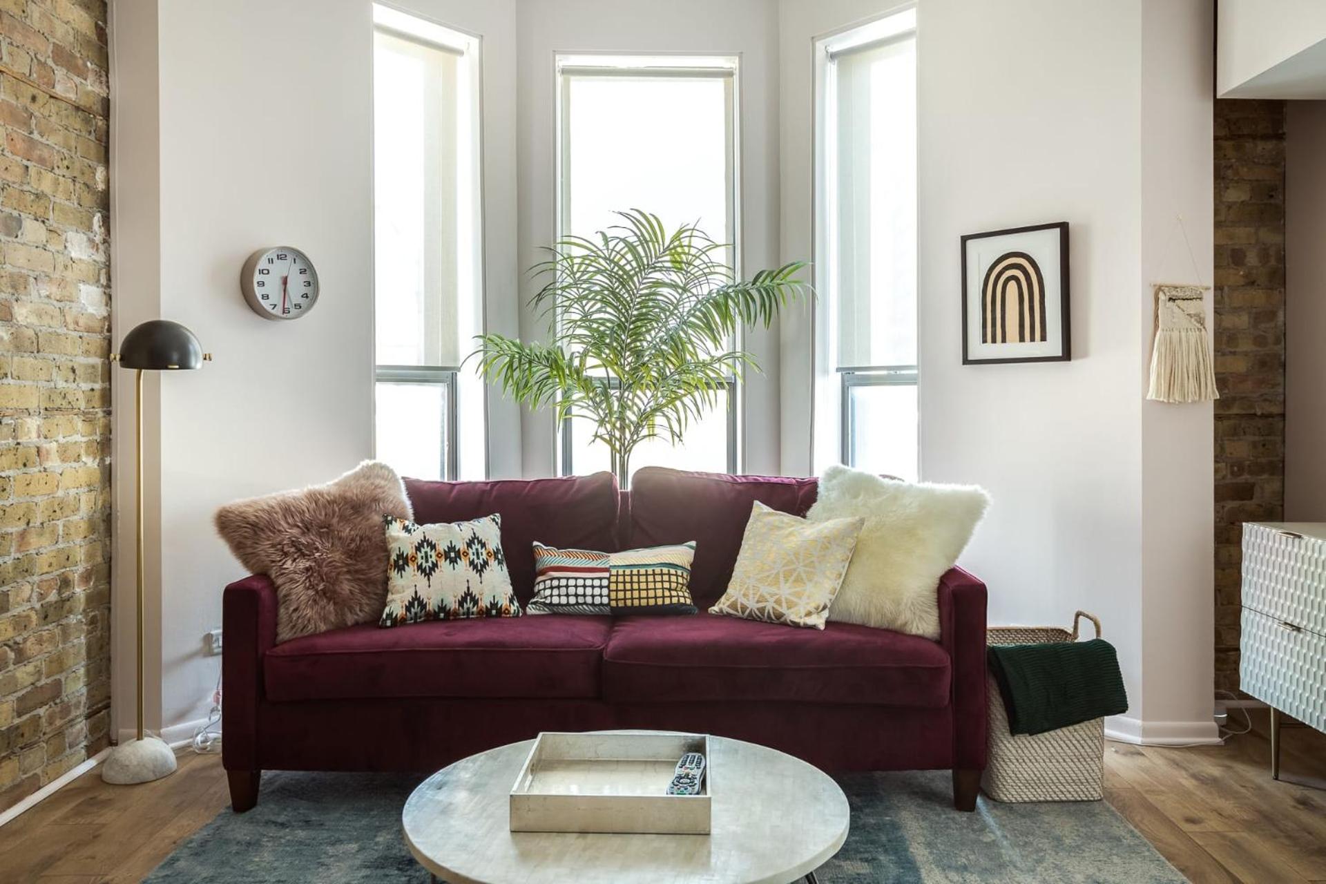 Beautifully Remodeled Second Floor Flat in River North - 2N view 4