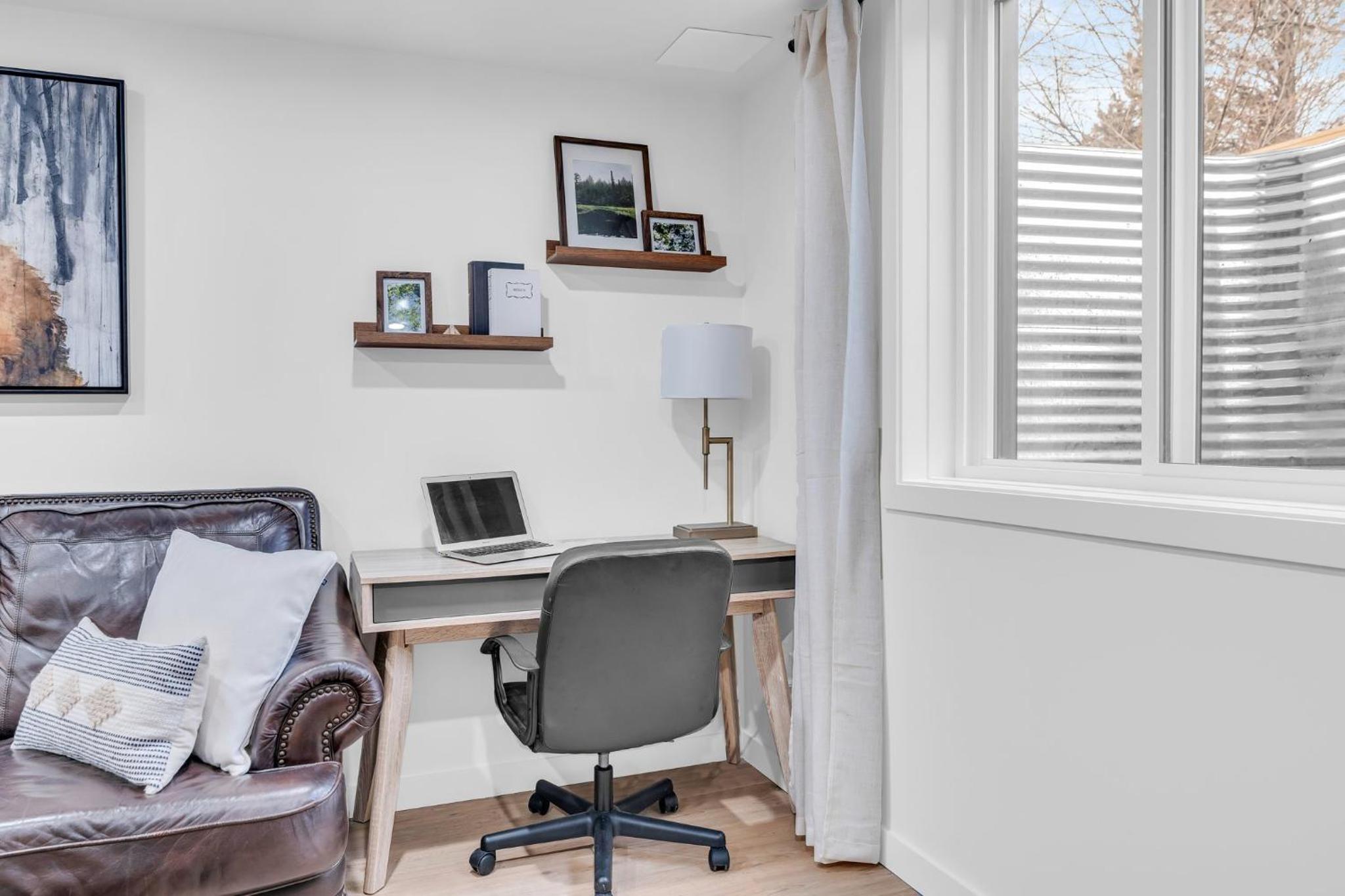 Bright 2-Bedroom Apartment