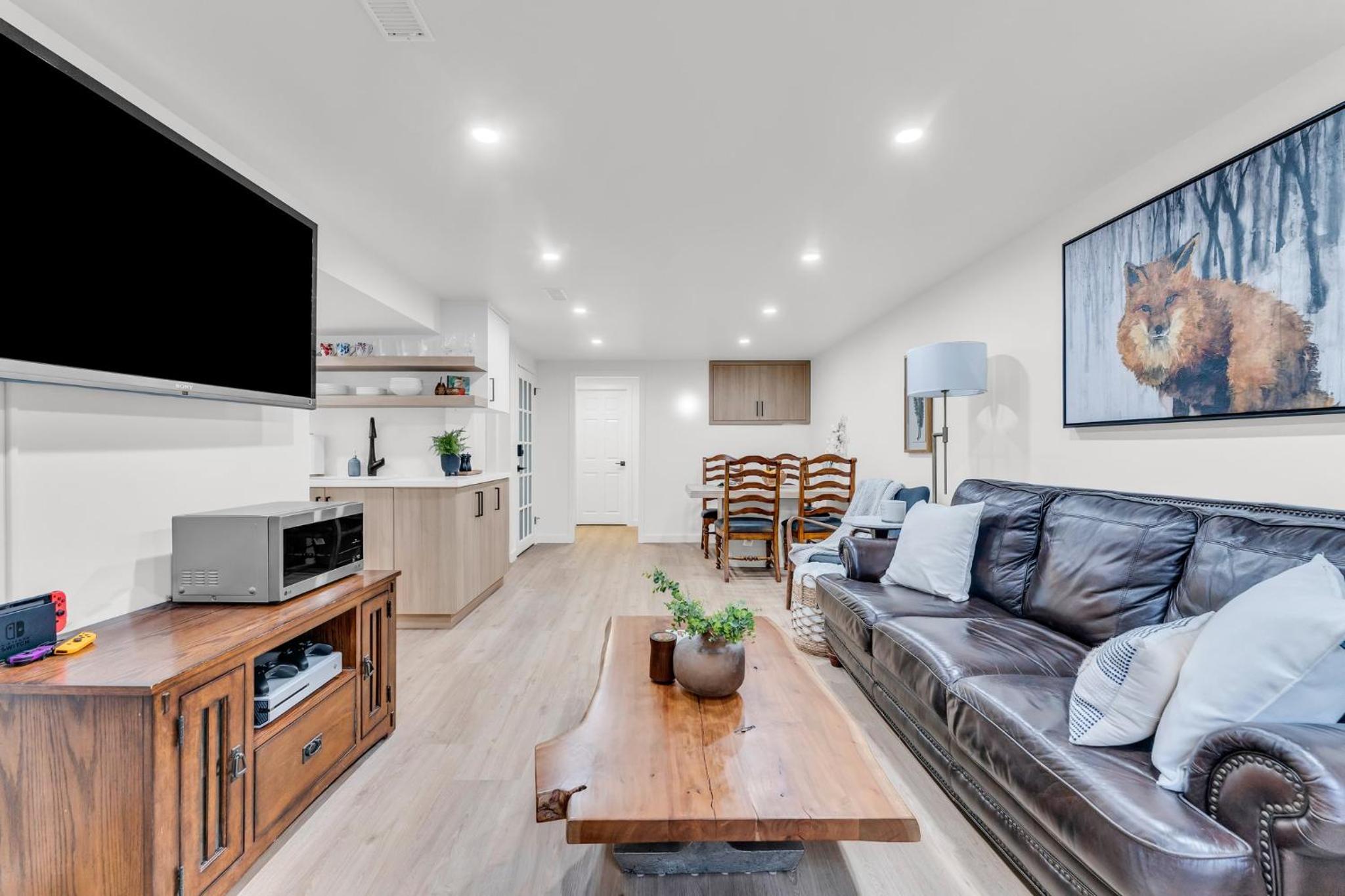Bright 2-Bedroom Apartment