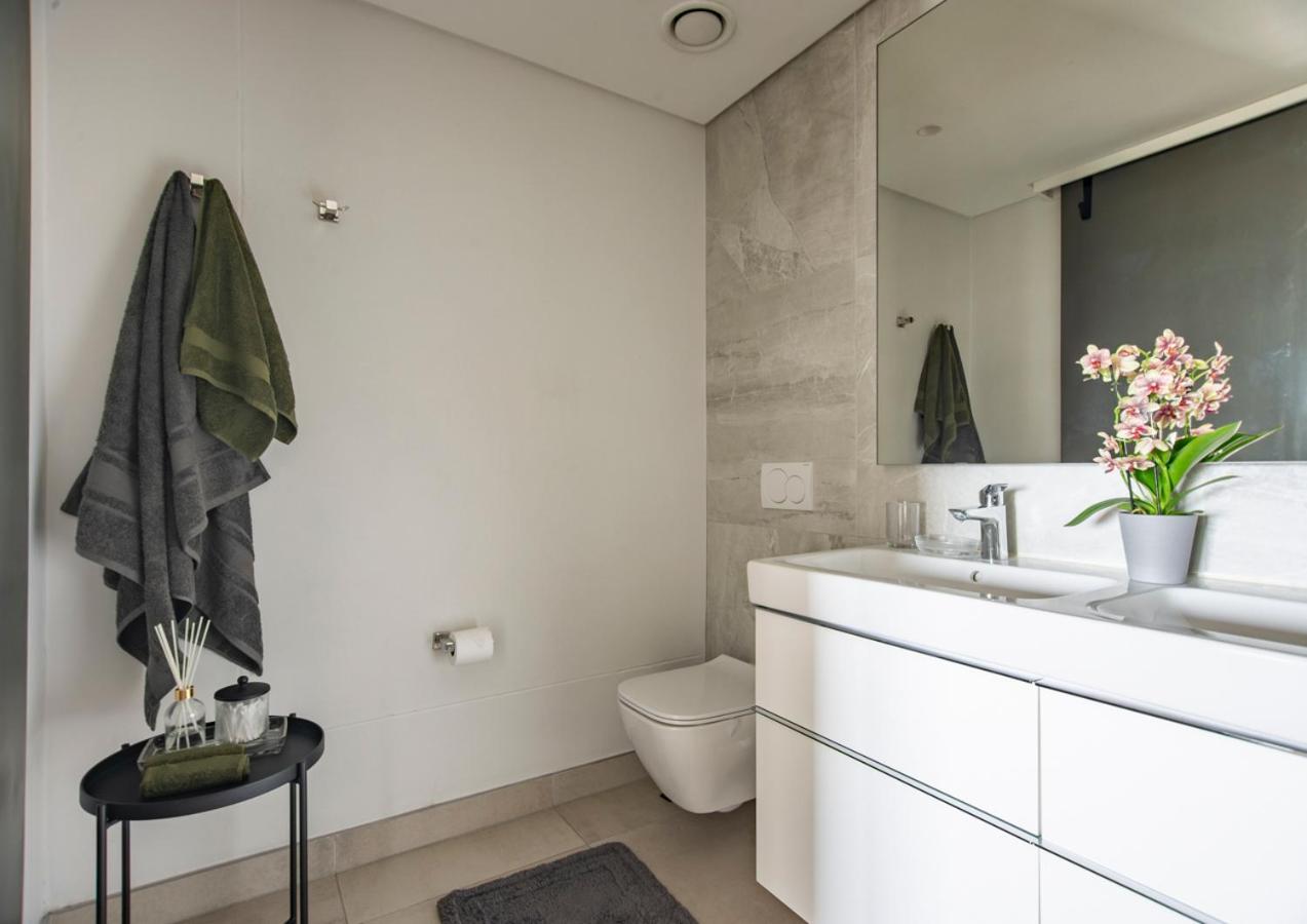 Sophisticated City Escape - Luxury De Waterkant Stay