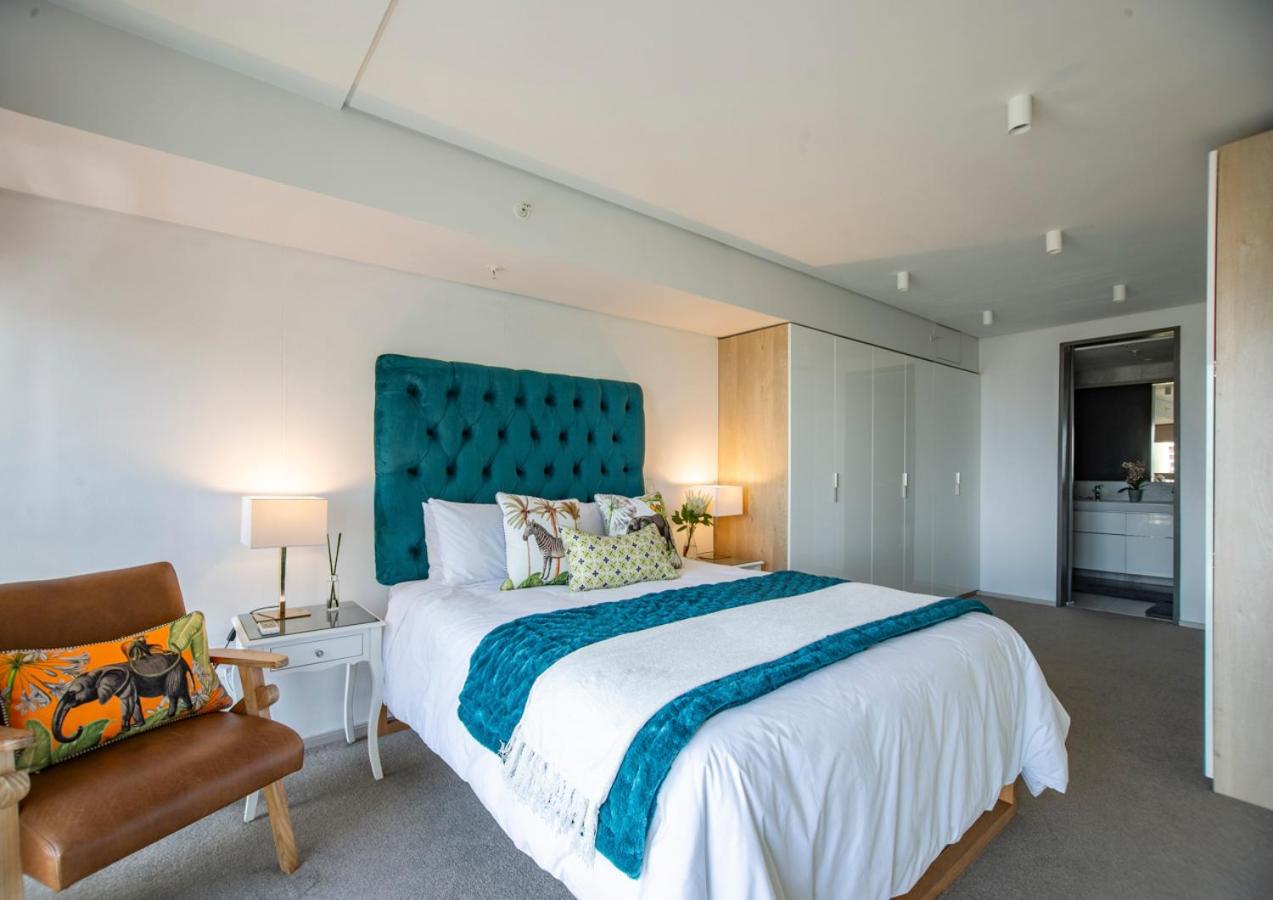 Sophisticated City Escape - Luxury De Waterkant Stay