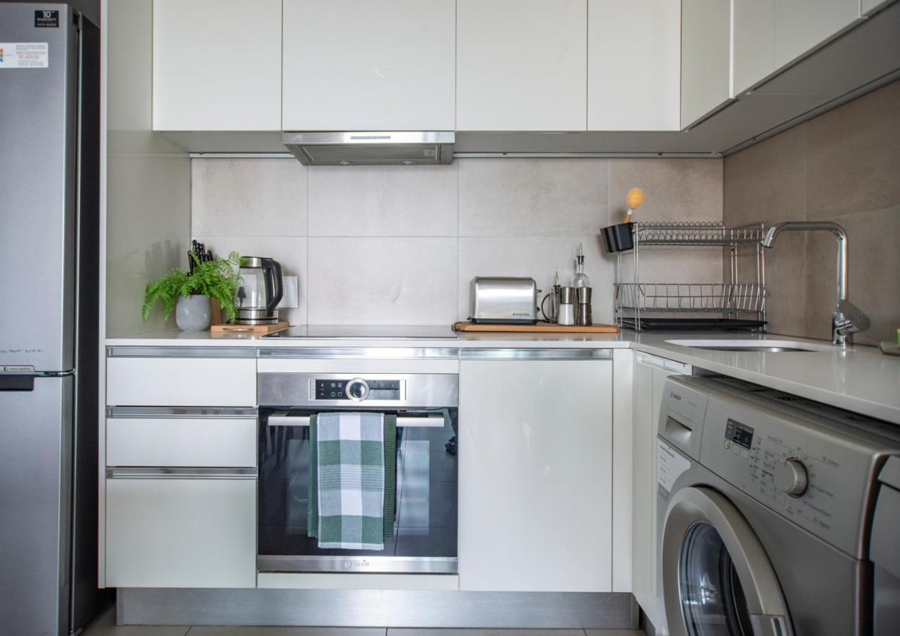 Sophisticated City Escape - Luxury De Waterkant Stay