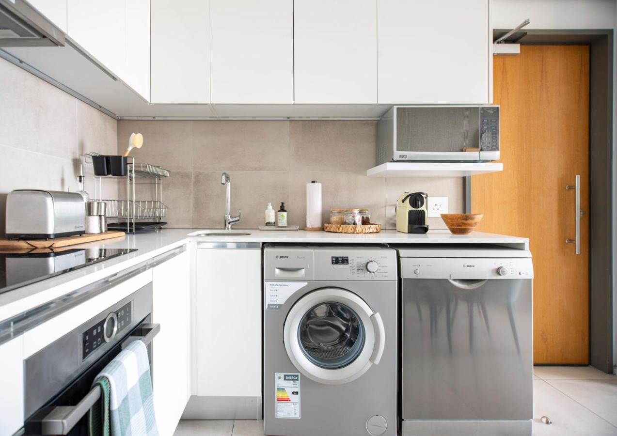 Sophisticated City Escape - Luxury De Waterkant Stay