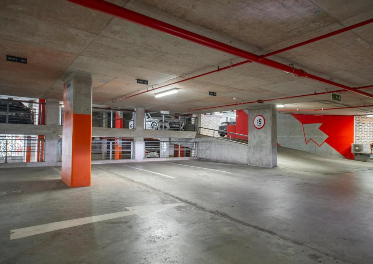 Sophisticated City Escape - Luxury De Waterkant Stay
