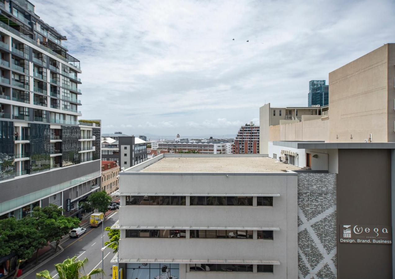 Sophisticated City Escape - Luxury De Waterkant Stay