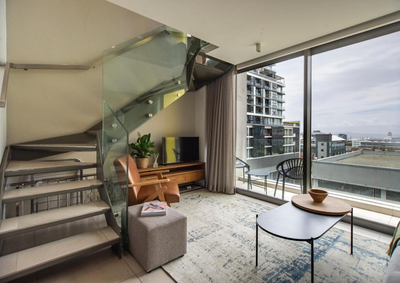 Sophisticated City Escape - Luxury De Waterkant Stay