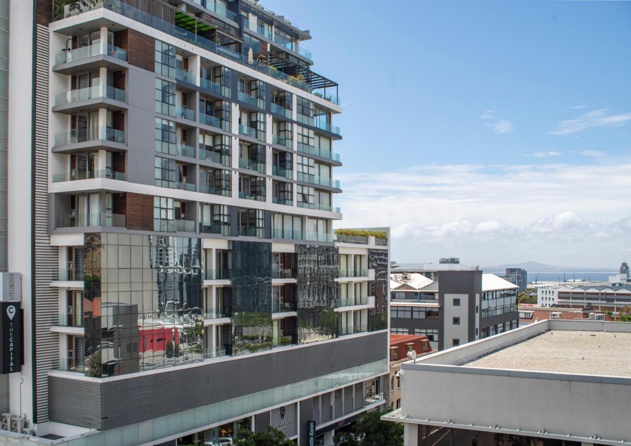 Sophisticated City Escape - Luxury De Waterkant Stay