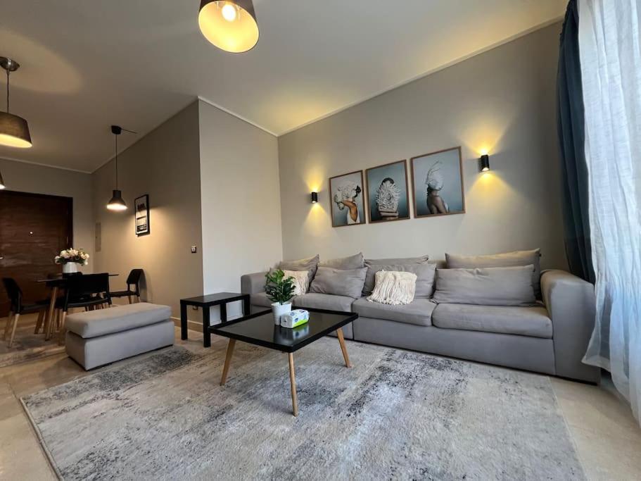 Sunny Bright 1BR in Palm Hills