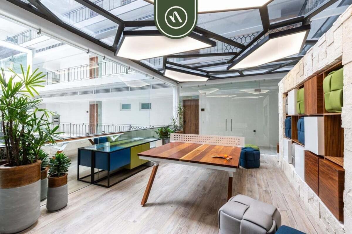 Amazing Condo with Rooftop Pool - Private Balcony