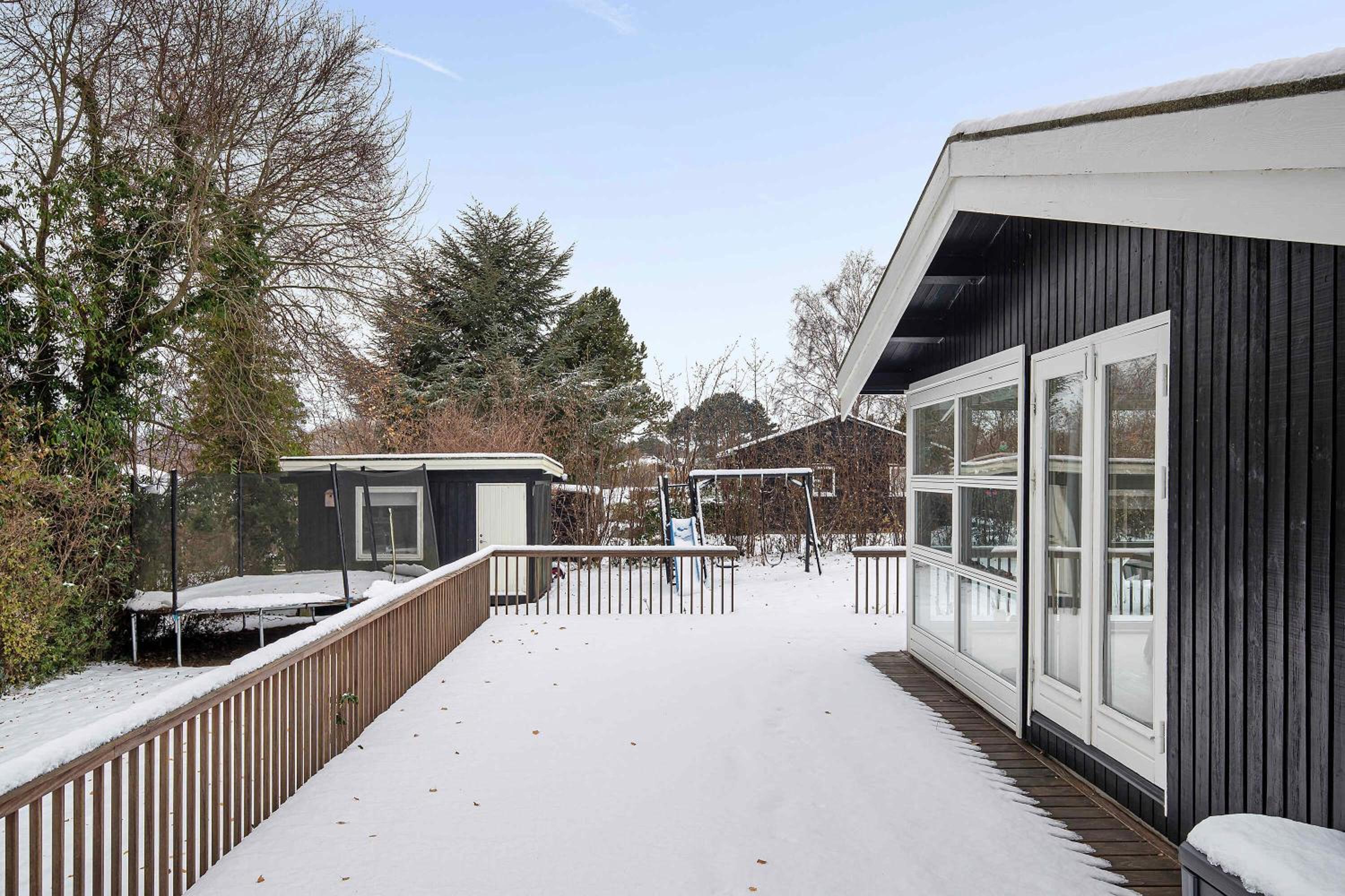Lovely Bright Summer House Close To The Beach view 5