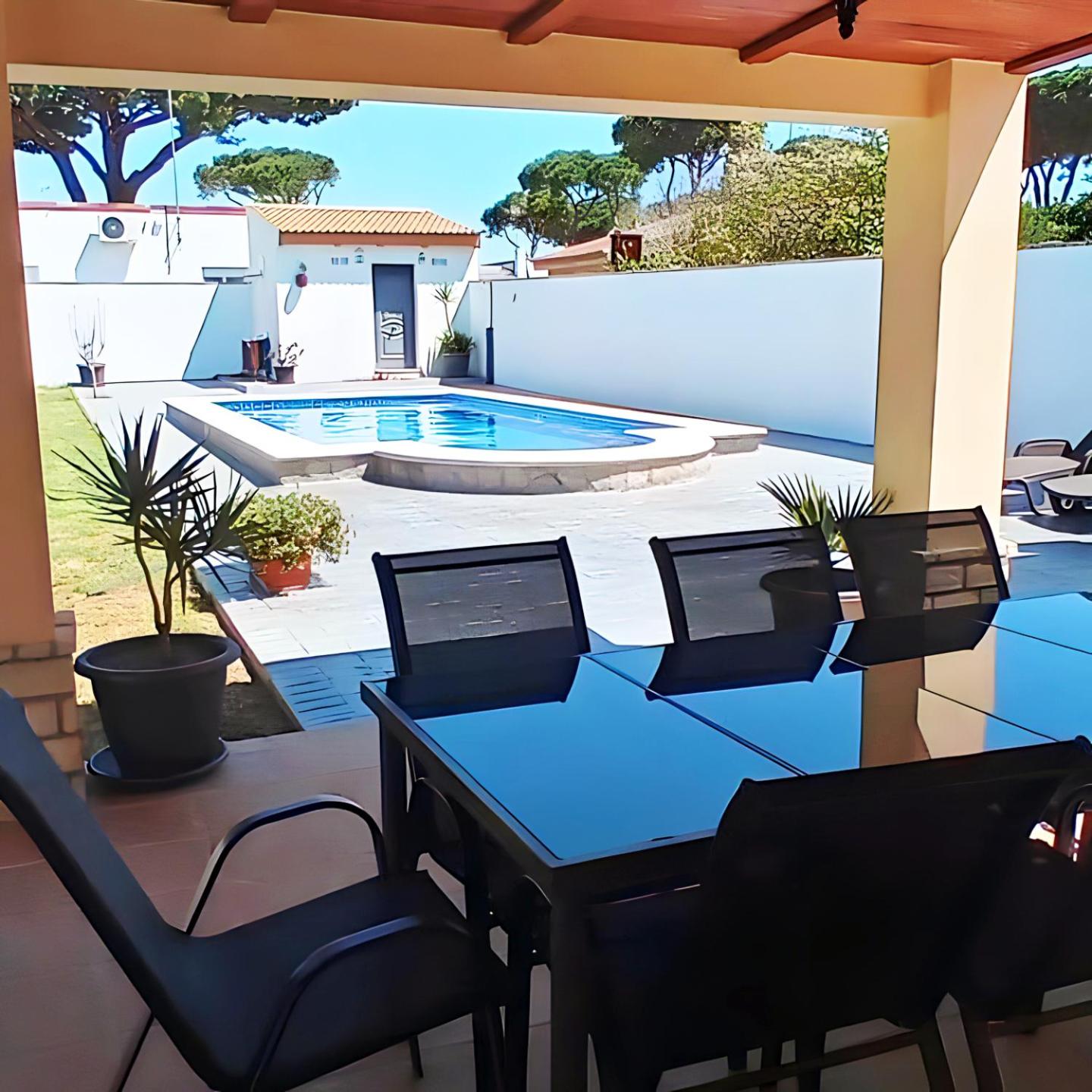 Chalet con piscina privada en Chiclana photo 4