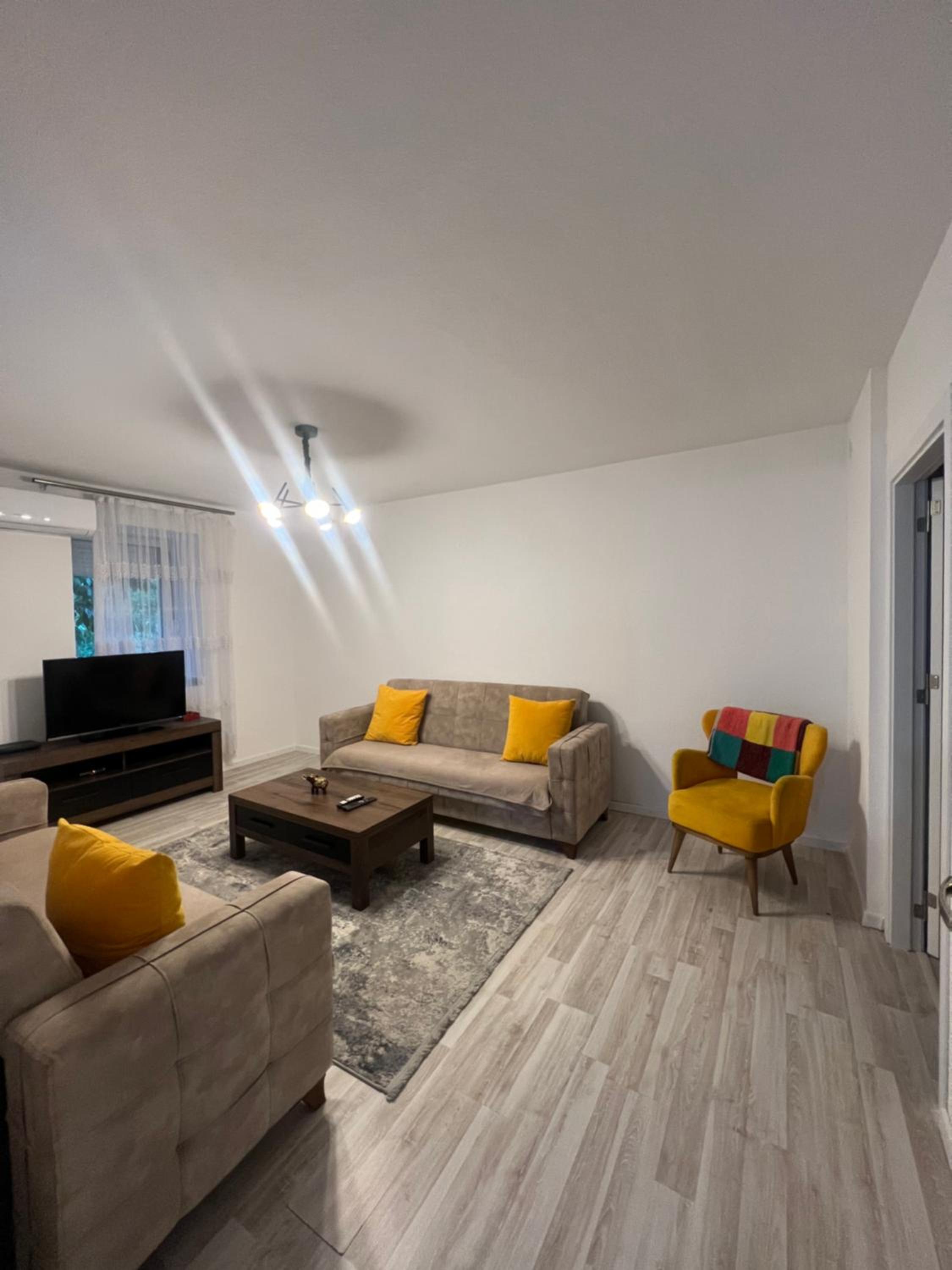July Apartment, photo 6