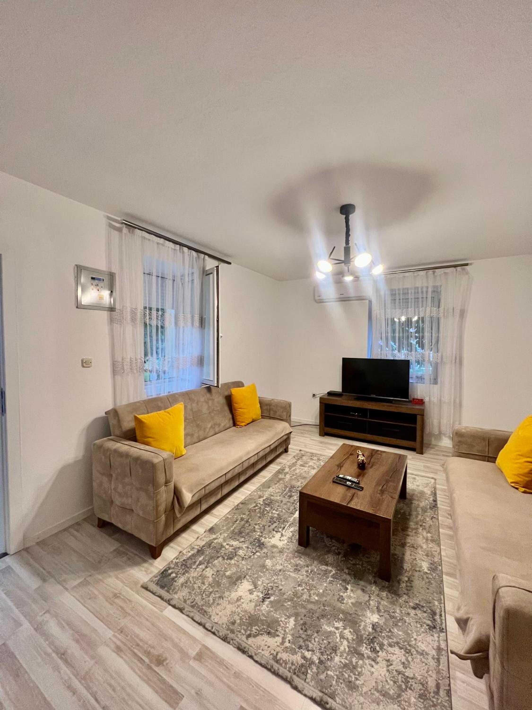 July Apartment, photo 8