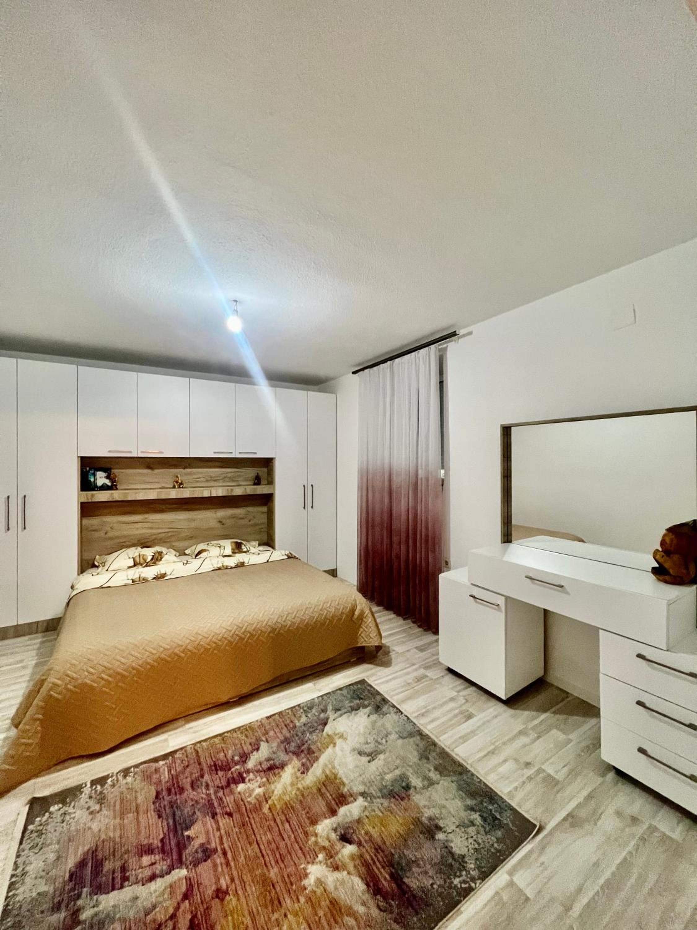 July Apartment, photo 5