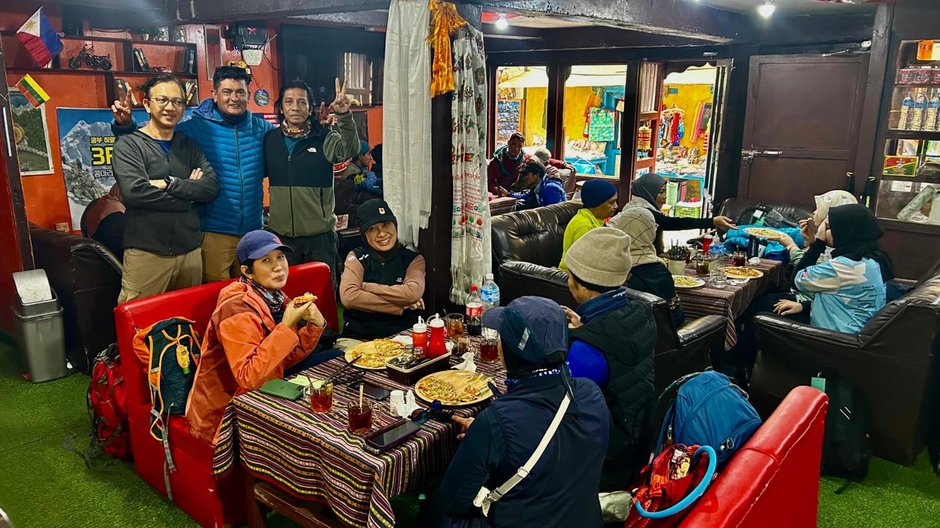 LAMA HOTEL - HIMALAYAN BURGER Experience the best stay in EVEREST with an unforgettable Mountain Flight