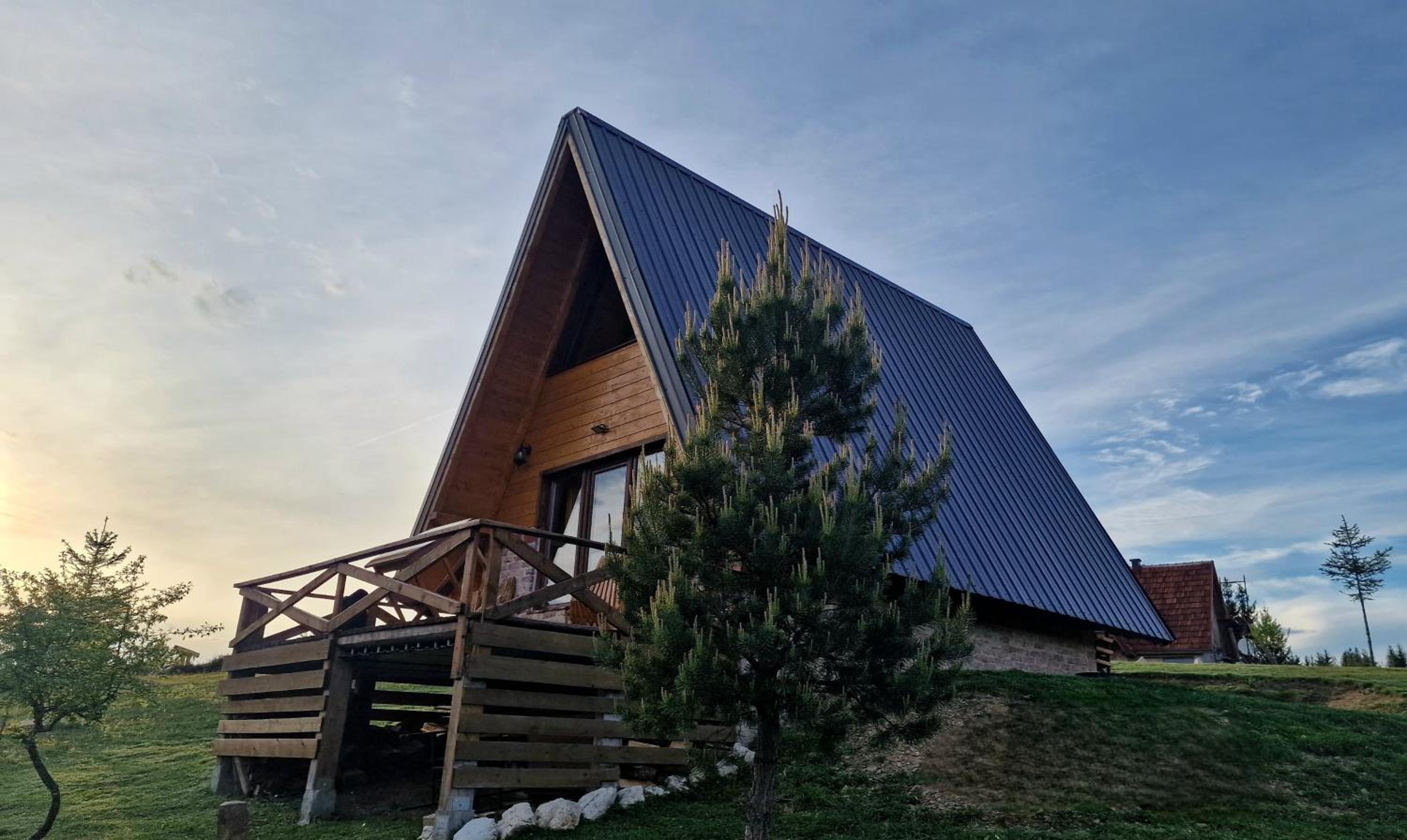 Vikendica Tromedja Pale