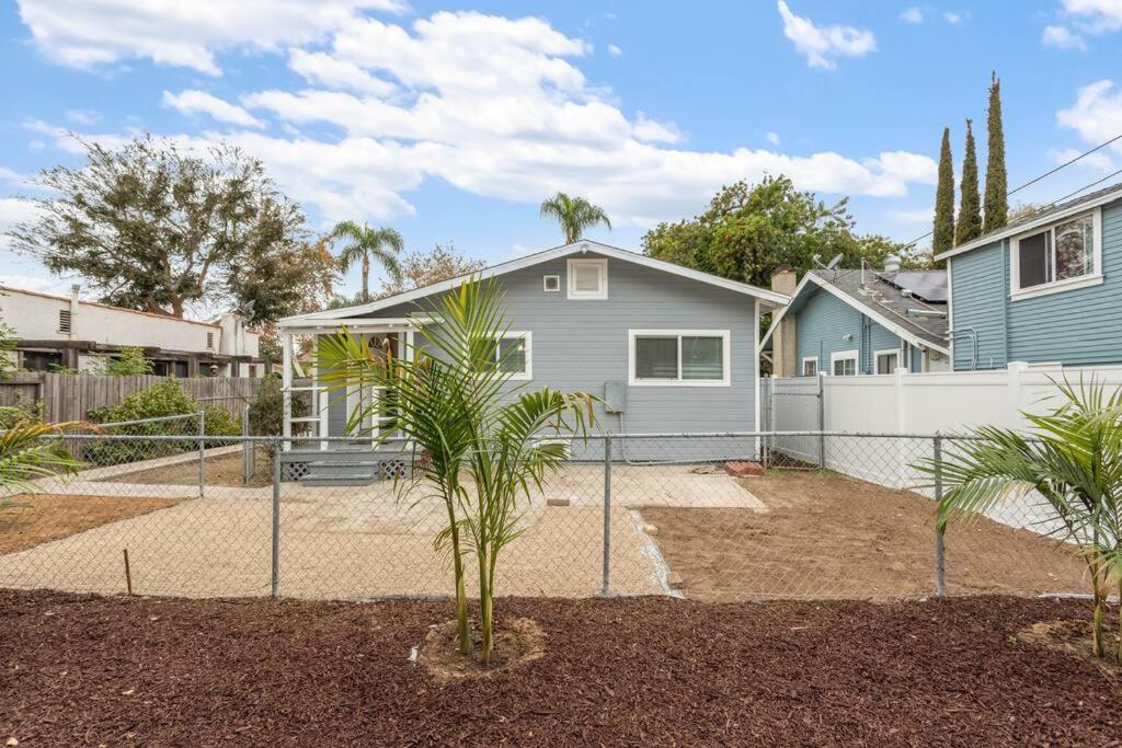 Cozy Home near Downtown, 15 min to Disneyland view 4