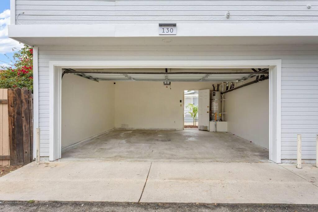 Cozy Home near Downtown, 15 min to Disneyland view 3