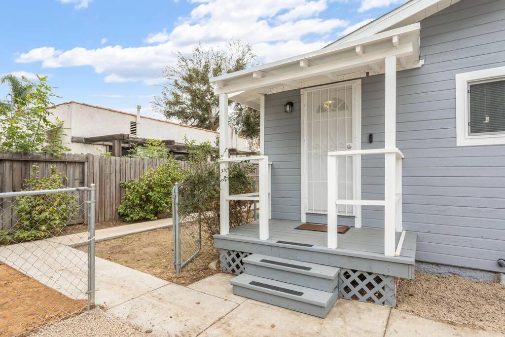 Cozy Home near Downtown, 15 min to Disneyland view 5