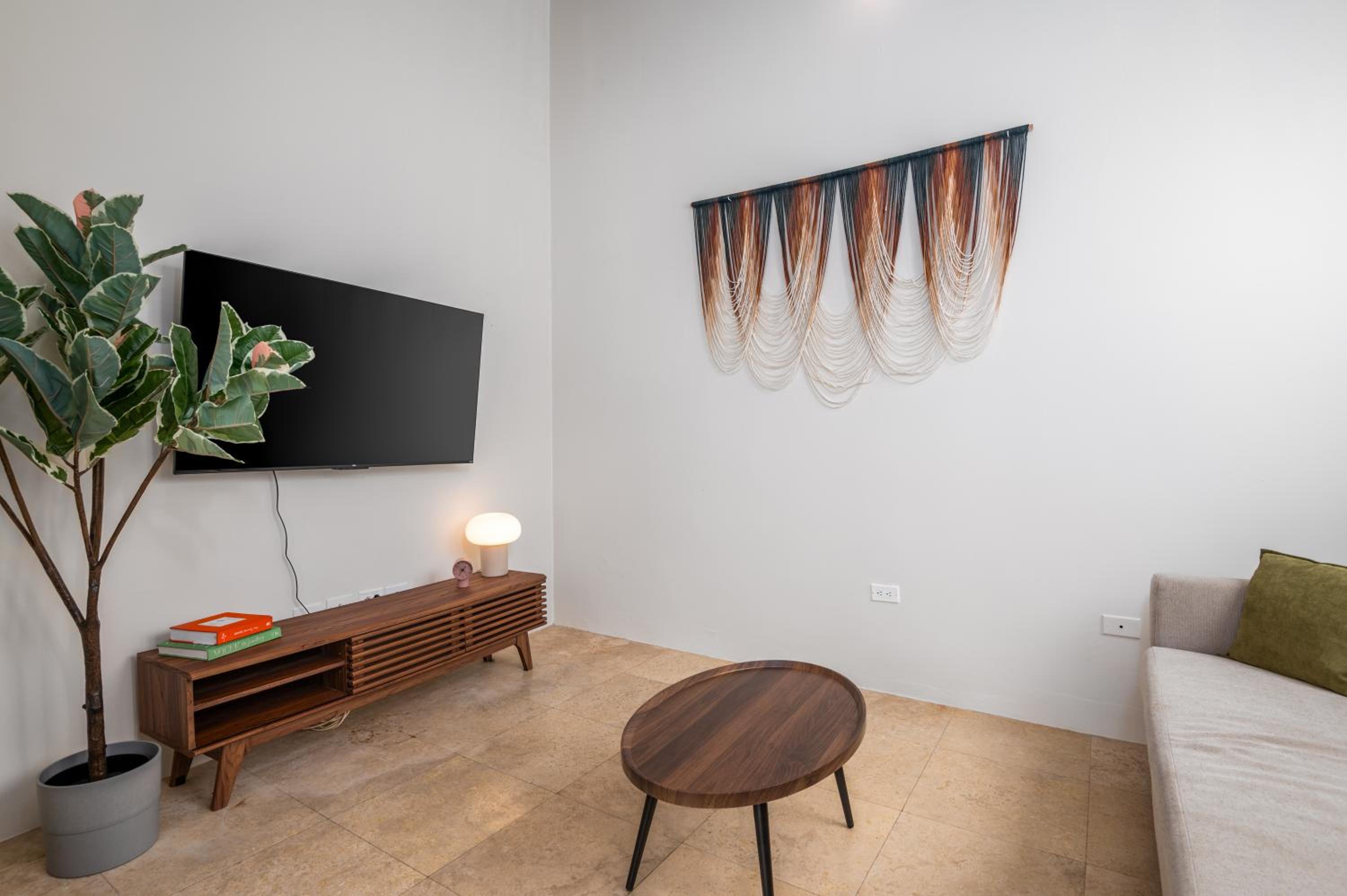2-BR Apt centrally located in OSJ!