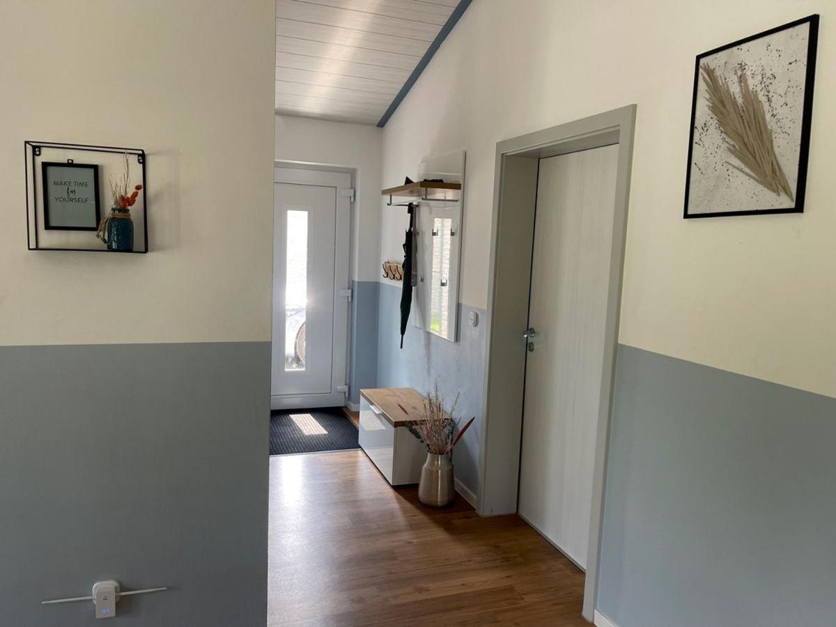 Ferienhaus Deluxe, direkt am See, mit hauseigener Panorama Außensauna, zwei Badezimmern, Tretboot, Kamin, in direkter nähe zum Kinderspieleparadies sowie R