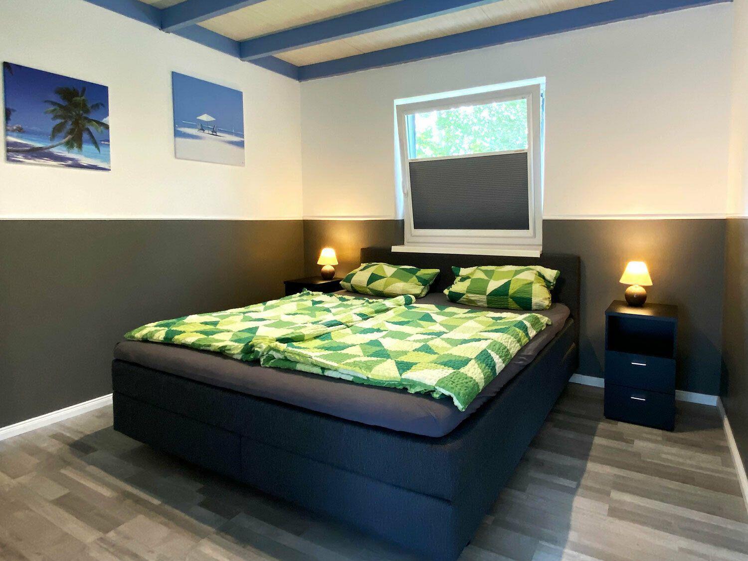 Ferienhaus Deluxe, direkt am See, mit hauseigener Panorama Außensauna, zwei Badezimmern, Tretboot, Kamin, in direkter nähe zum Kinderspieleparadies sowie R