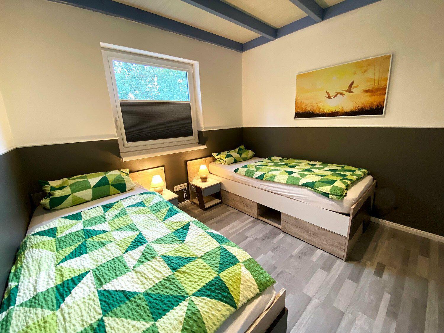 Ferienhaus Deluxe, direkt am See, mit hauseigener Panorama Außensauna, zwei Badezimmern, Tretboot, Kamin, in direkter nähe zum Kinderspieleparadies sowie R