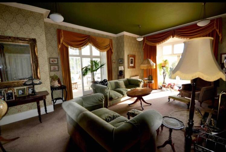 TORWOOD VICTORIAN HOUSE view 3