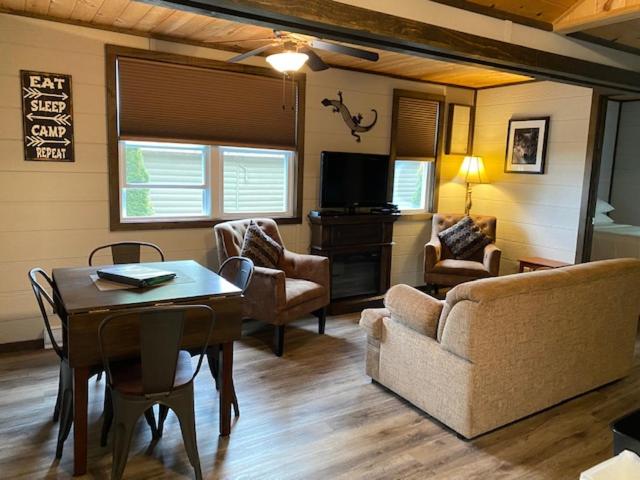 Cloverleaf Cottages