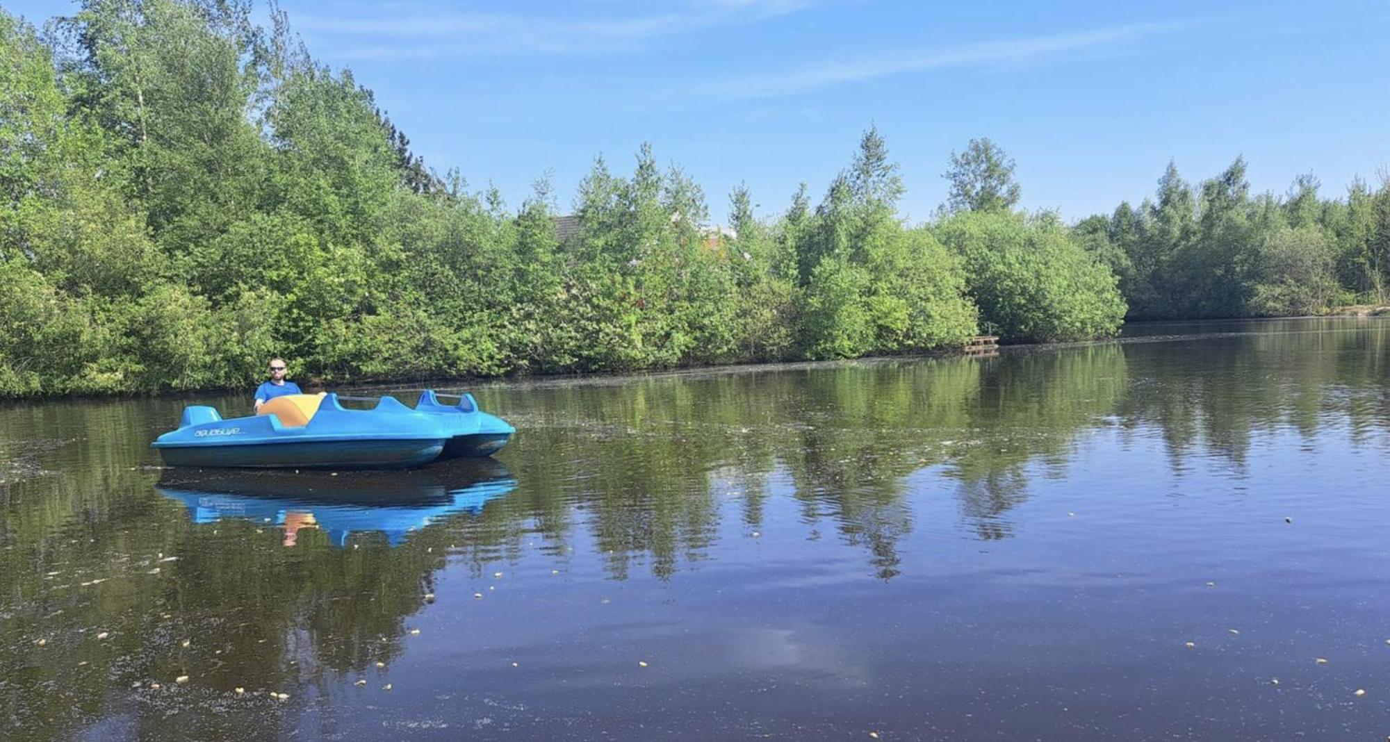 Ferienhaus Deluxe, direkt am See, mit hauseigener Panorama Außensauna, zwei Badezimmern, Tretboot, Kamin, in direkter nähe zum Kinderspieleparadies sowie R