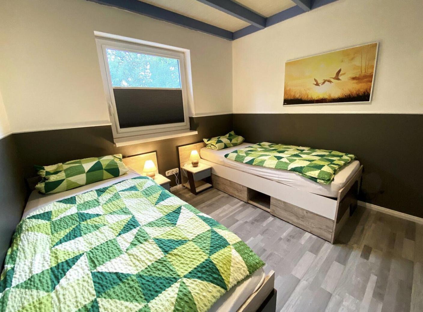 Ferienhaus Deluxe, direkt am See, mit hauseigener Panorama Außensauna, zwei Badezimmern, Tretboot, Kamin, in direkter nähe zum Kinderspieleparadies sowie R
