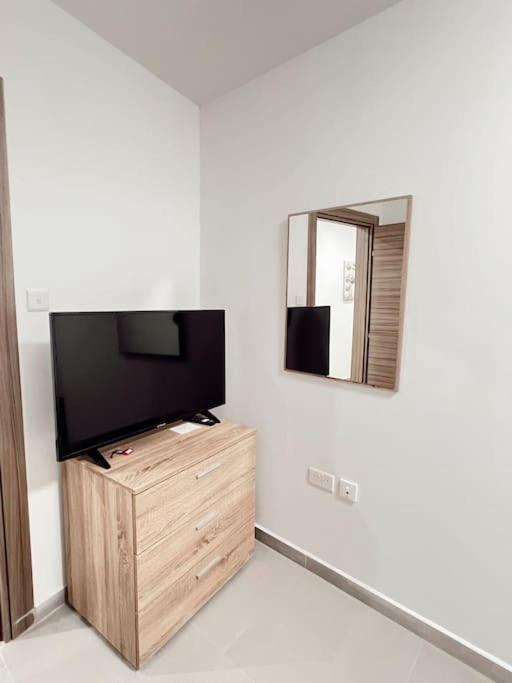 NEW 5 bedroom central apartment view 2