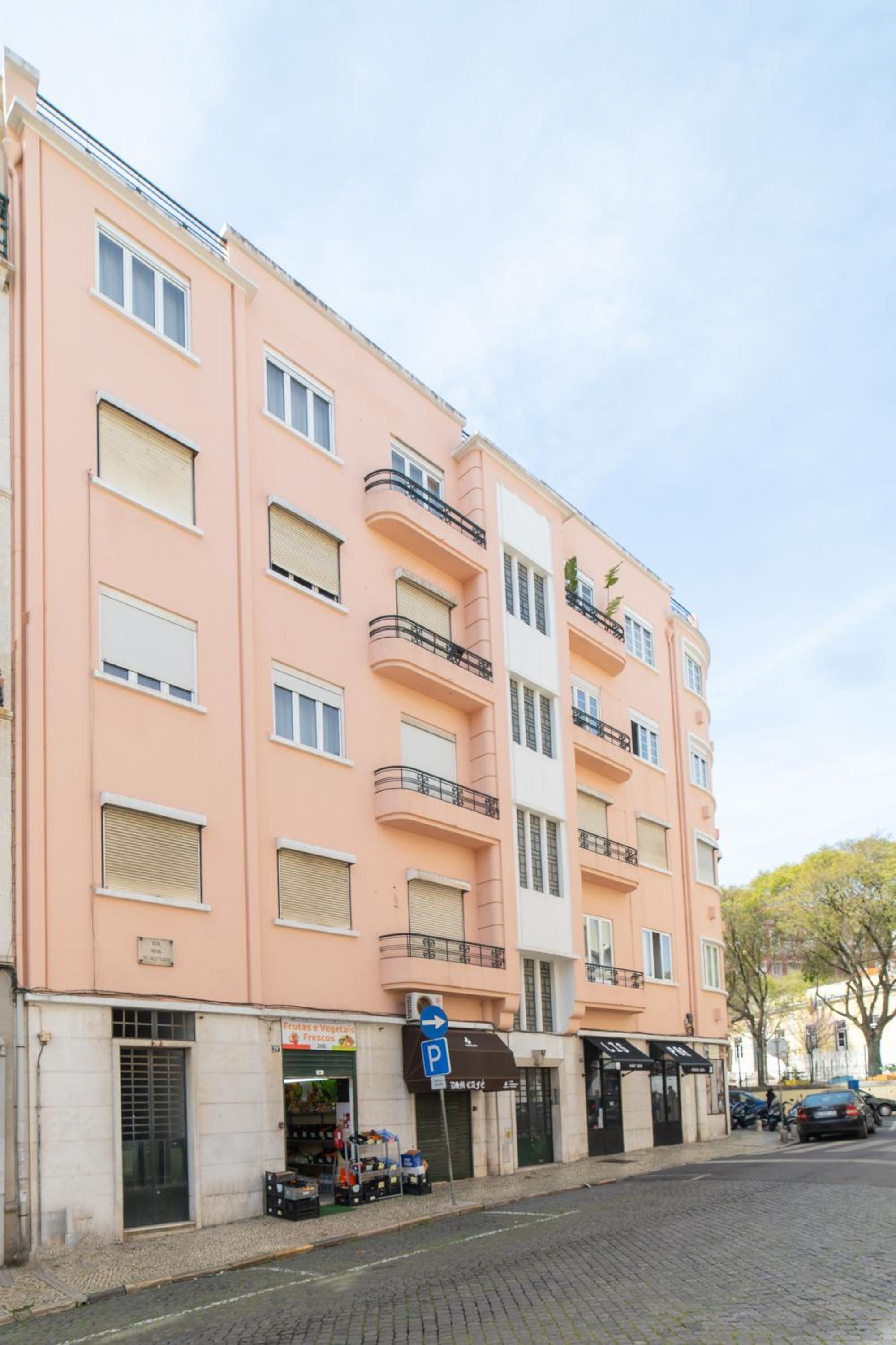 Desterro 2 - Historical four-bedroom apartment