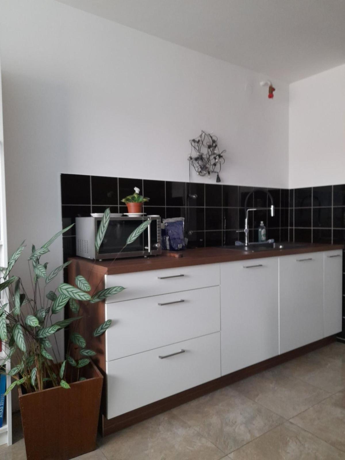Room for women or couples view 2