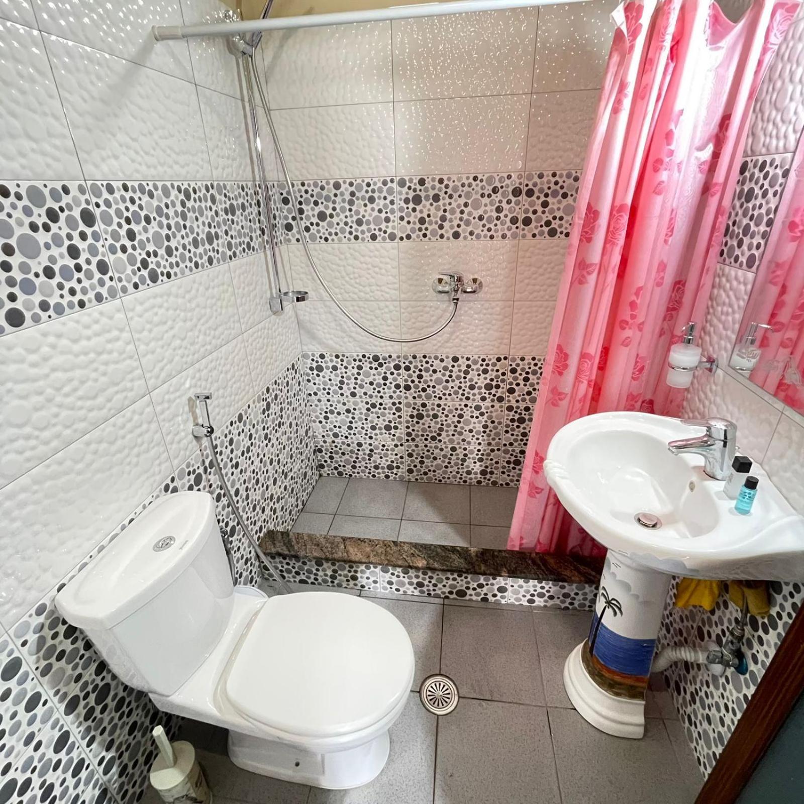 July Seaview Apartments