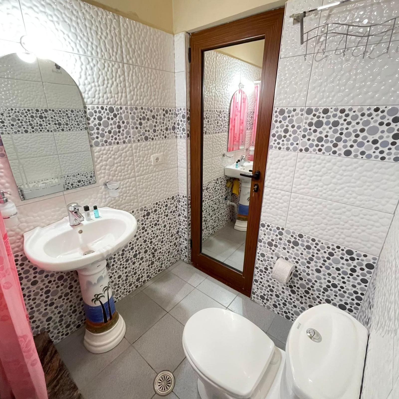 July Seaview Apartments