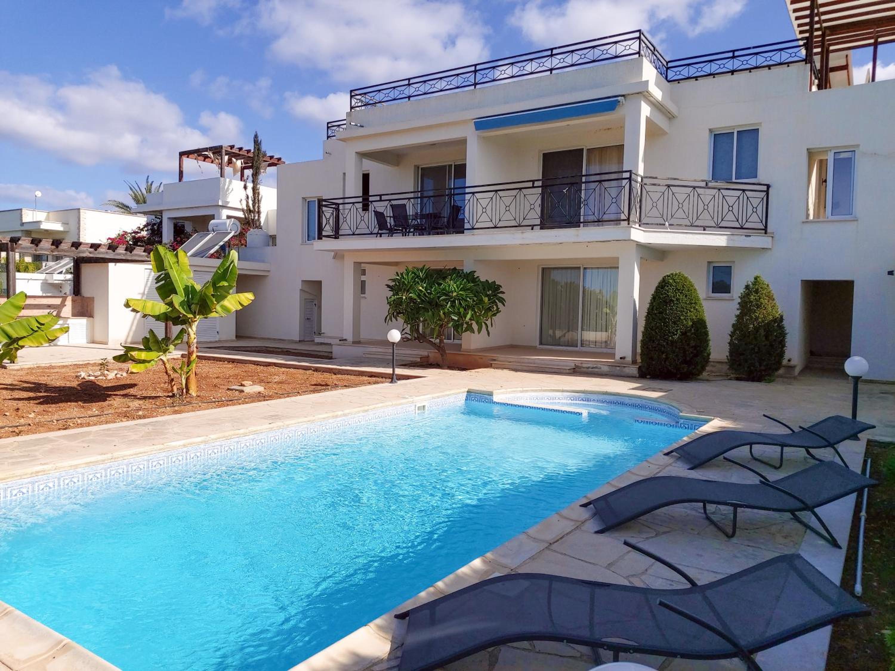 Cozy 2 bdr house with panoramic sea views view 5