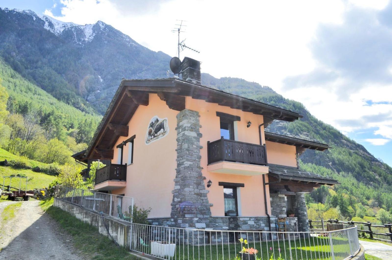 La maison rose view 2