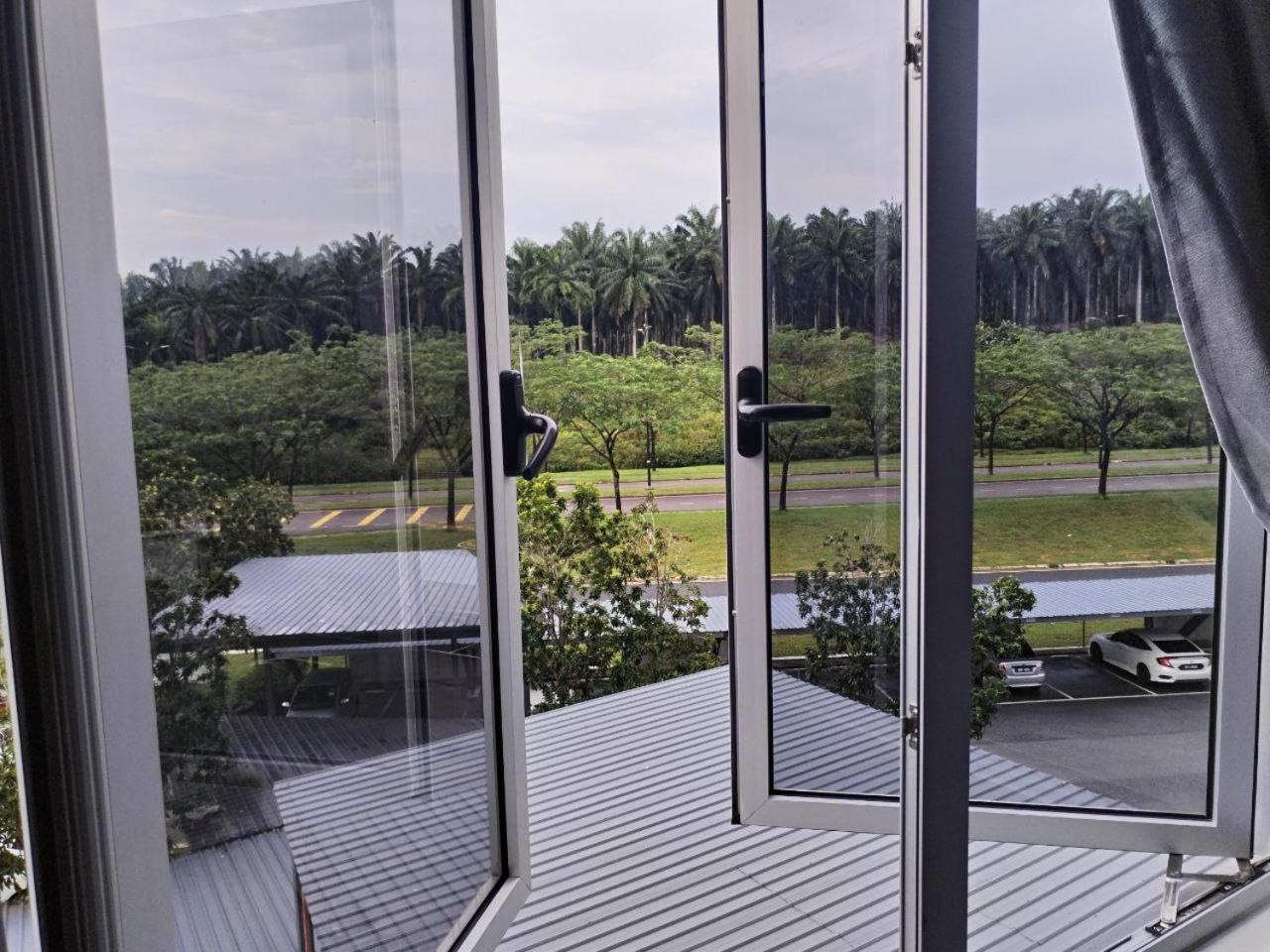 Camellia Residence ForestView Seri Austin Johor Bahru Near Eco Palladium by Harmony Homestay