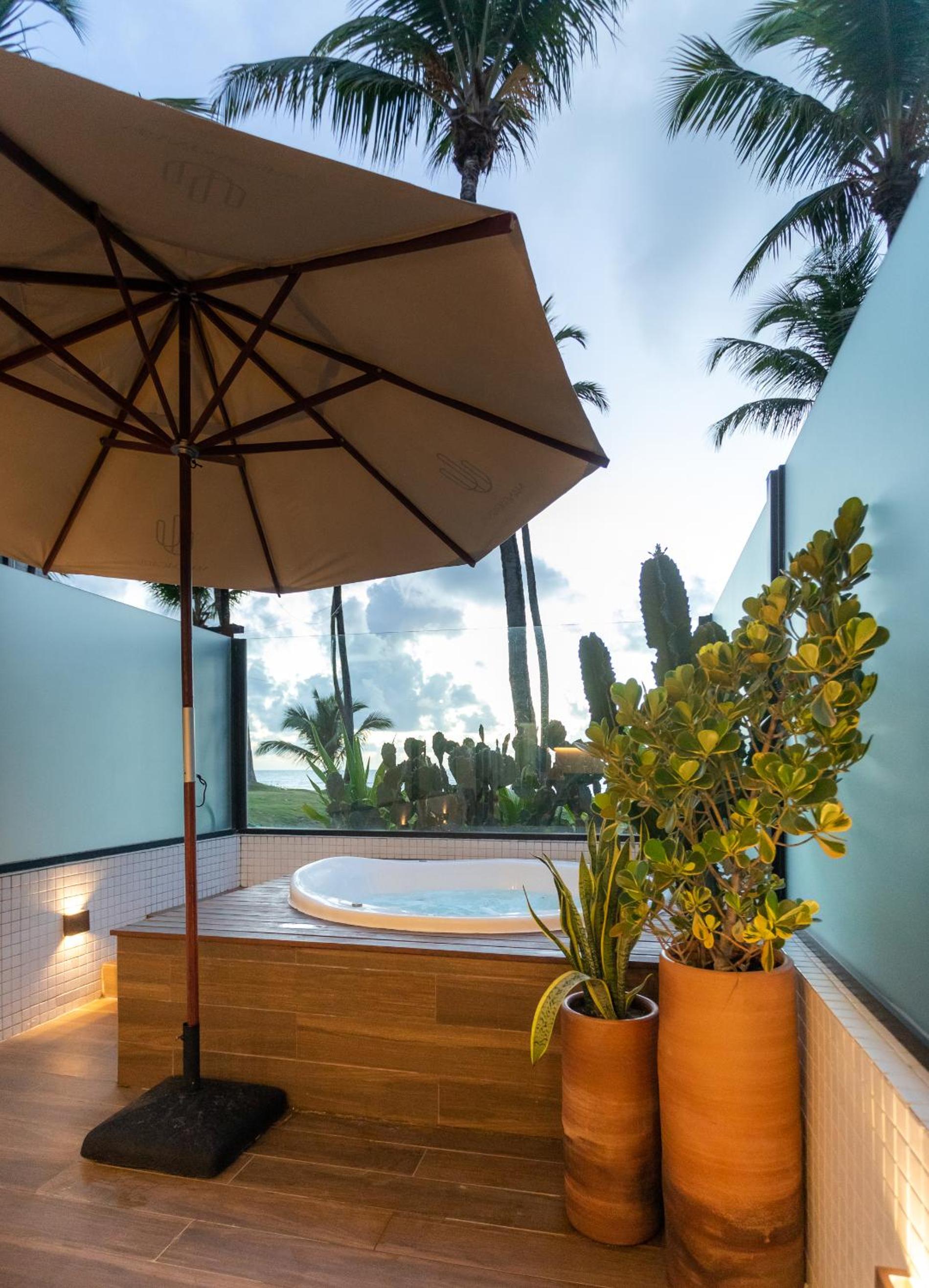 Loft com jacuzzi privativa frente mar do Bessa