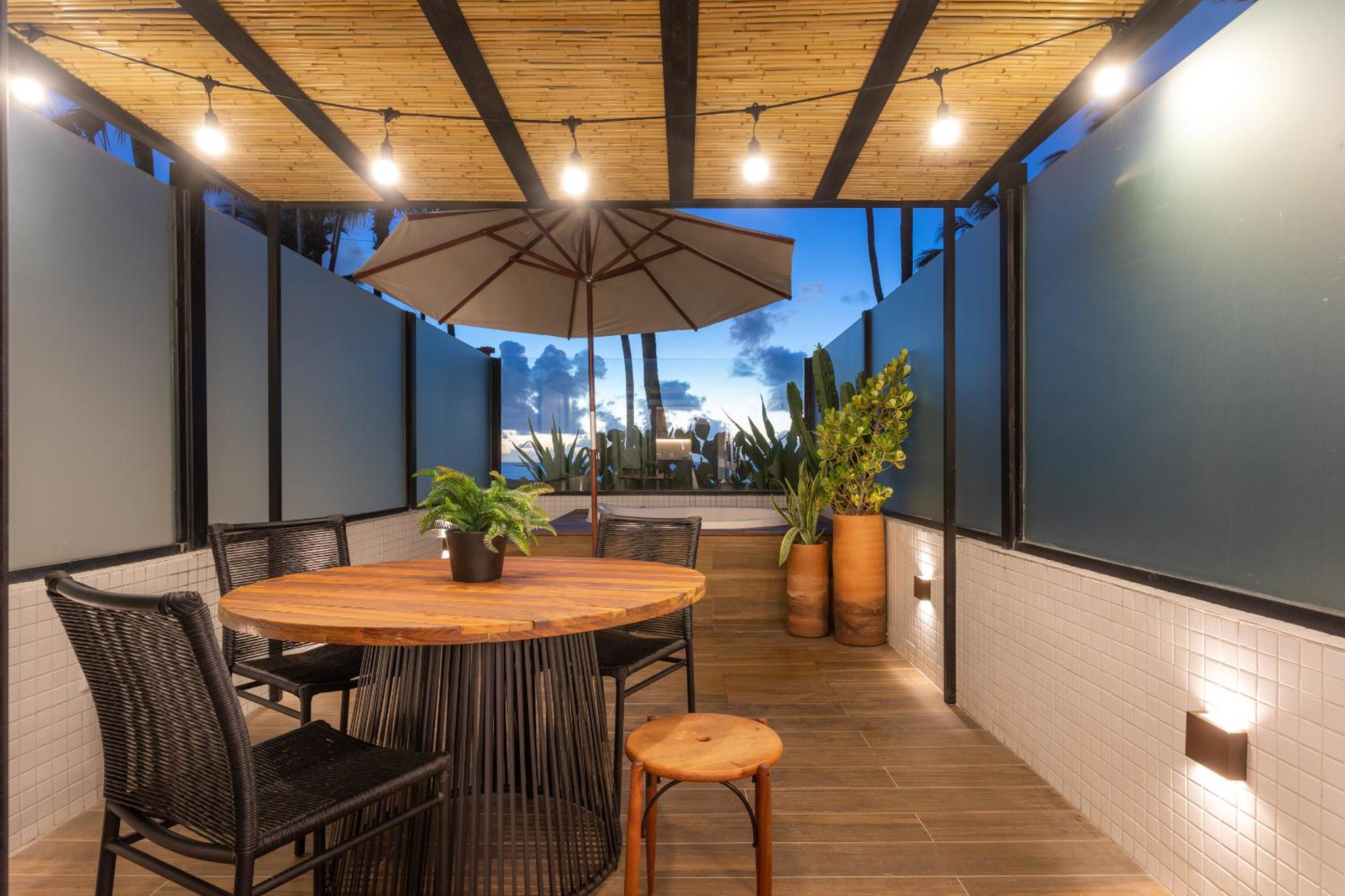 Loft com jacuzzi privativa frente mar do Bessa