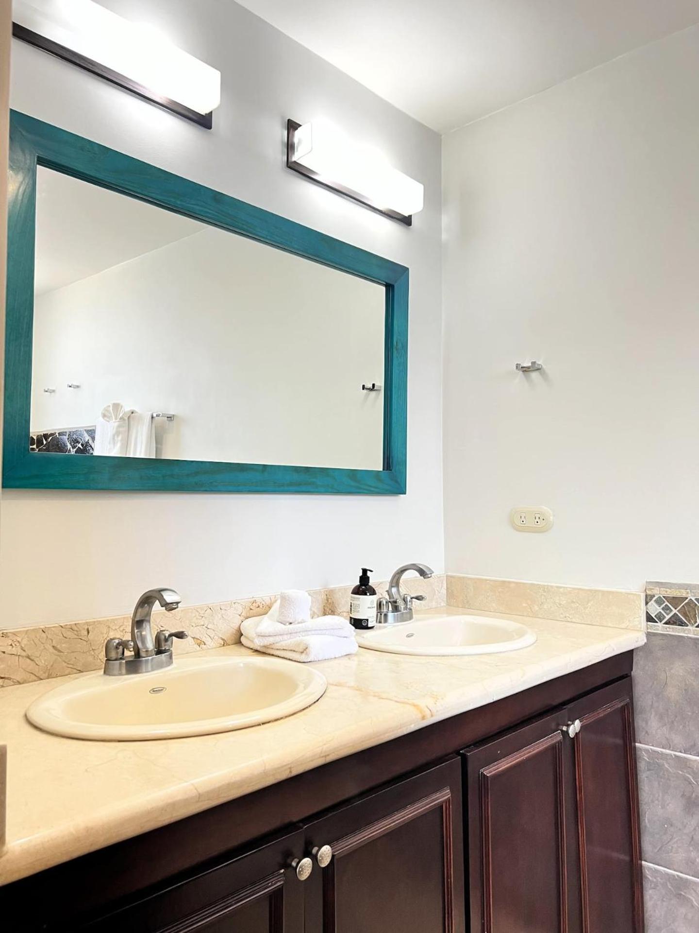 Direct Beach & Pool Access l 247 Security