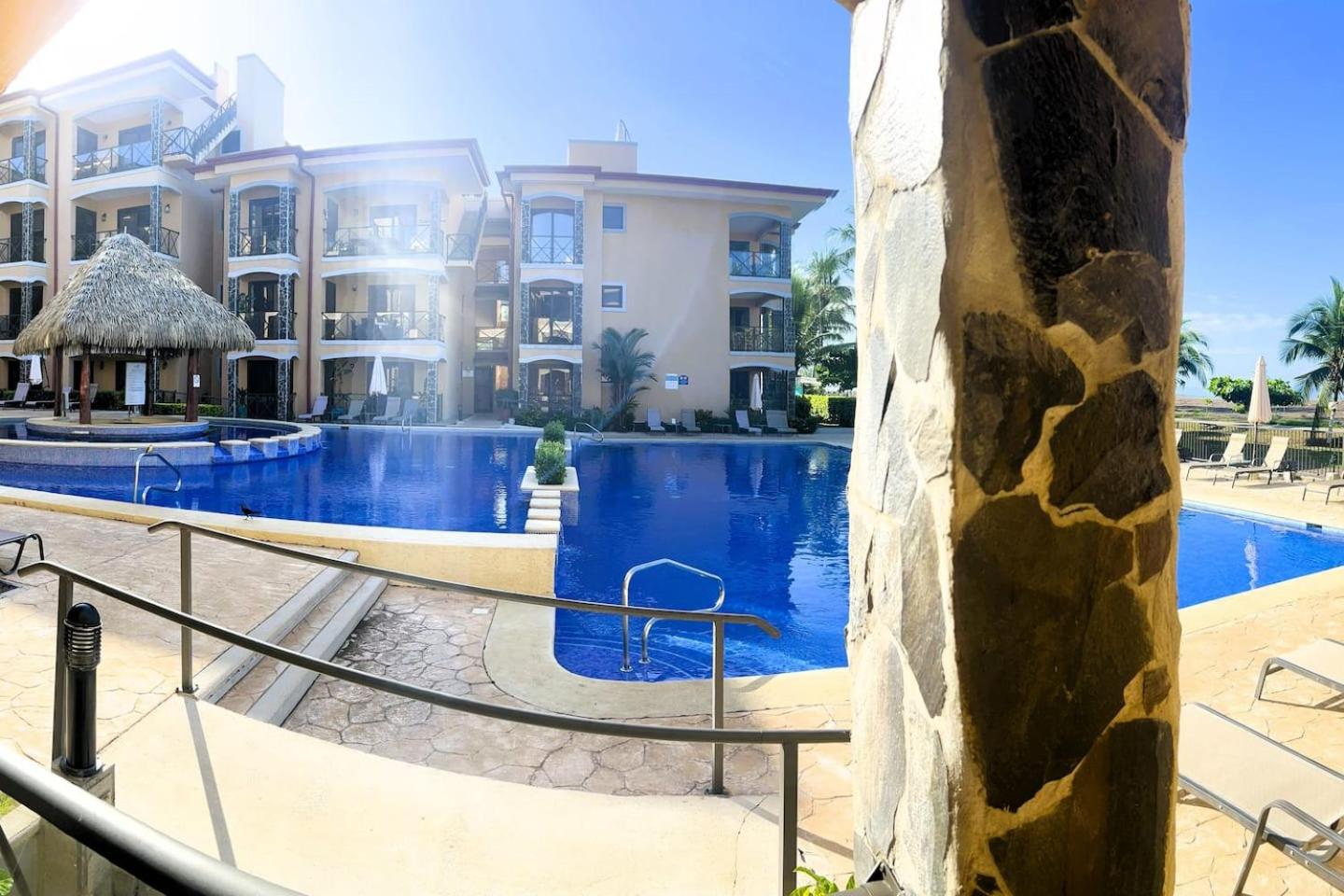 Direct Beach & Pool Access l 247 Security