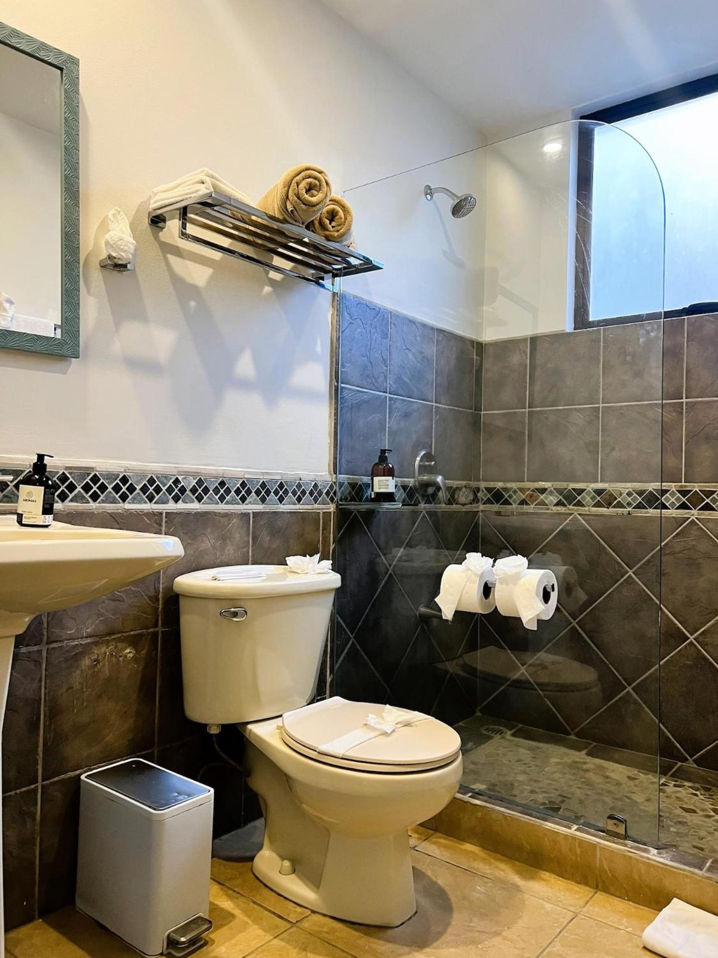 Direct Beach & Pool Access l 247 Security
