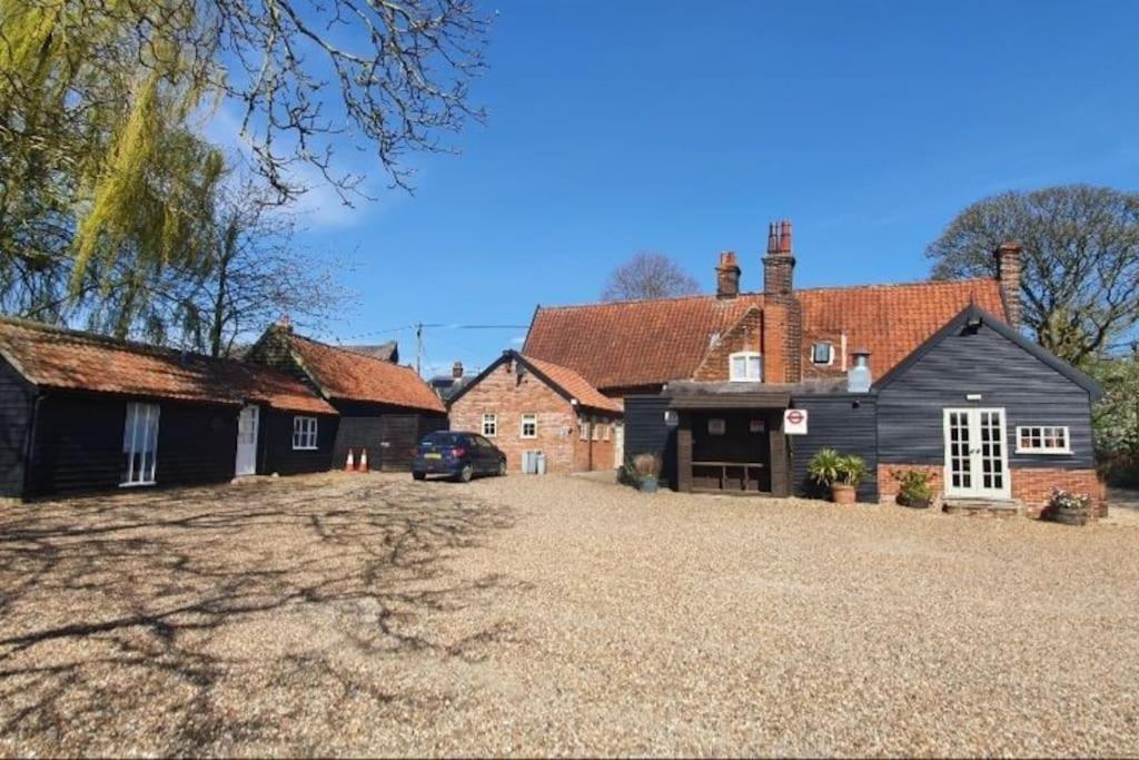 The Six Bells Barn, Preston St Mary, Suffolk. view 5