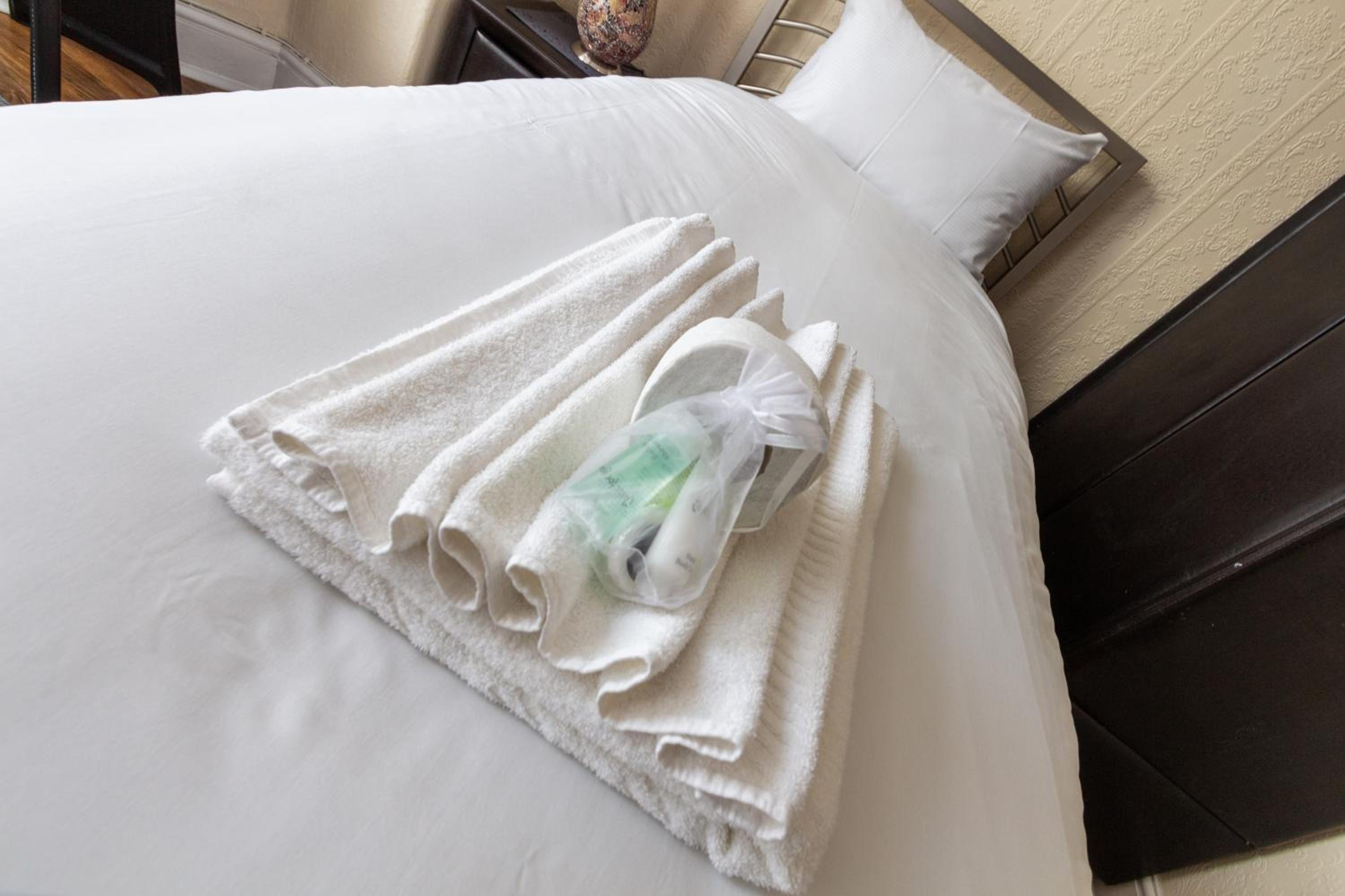 Lovely Suite 1 - Private Room in Eccles view 3