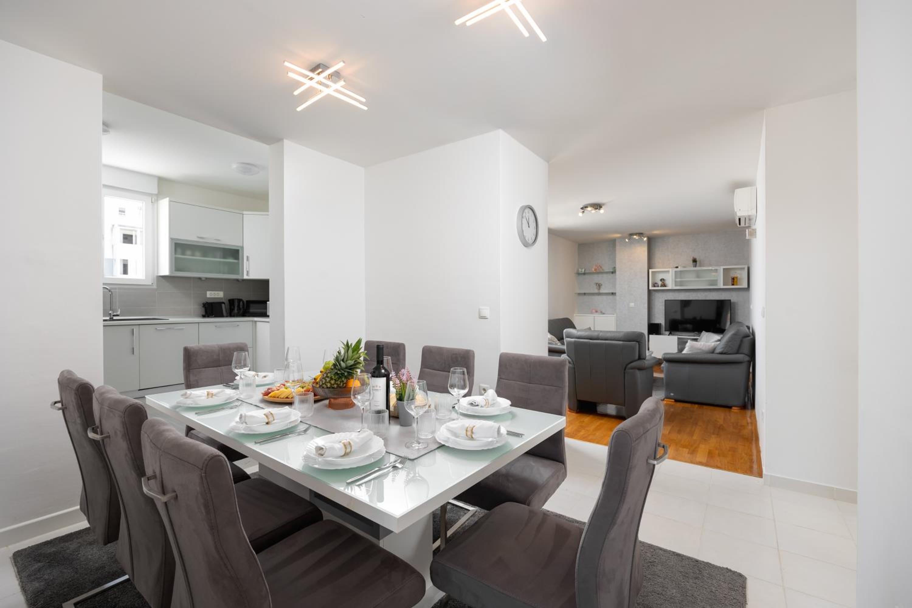 Rose Penthouse Apartment Split