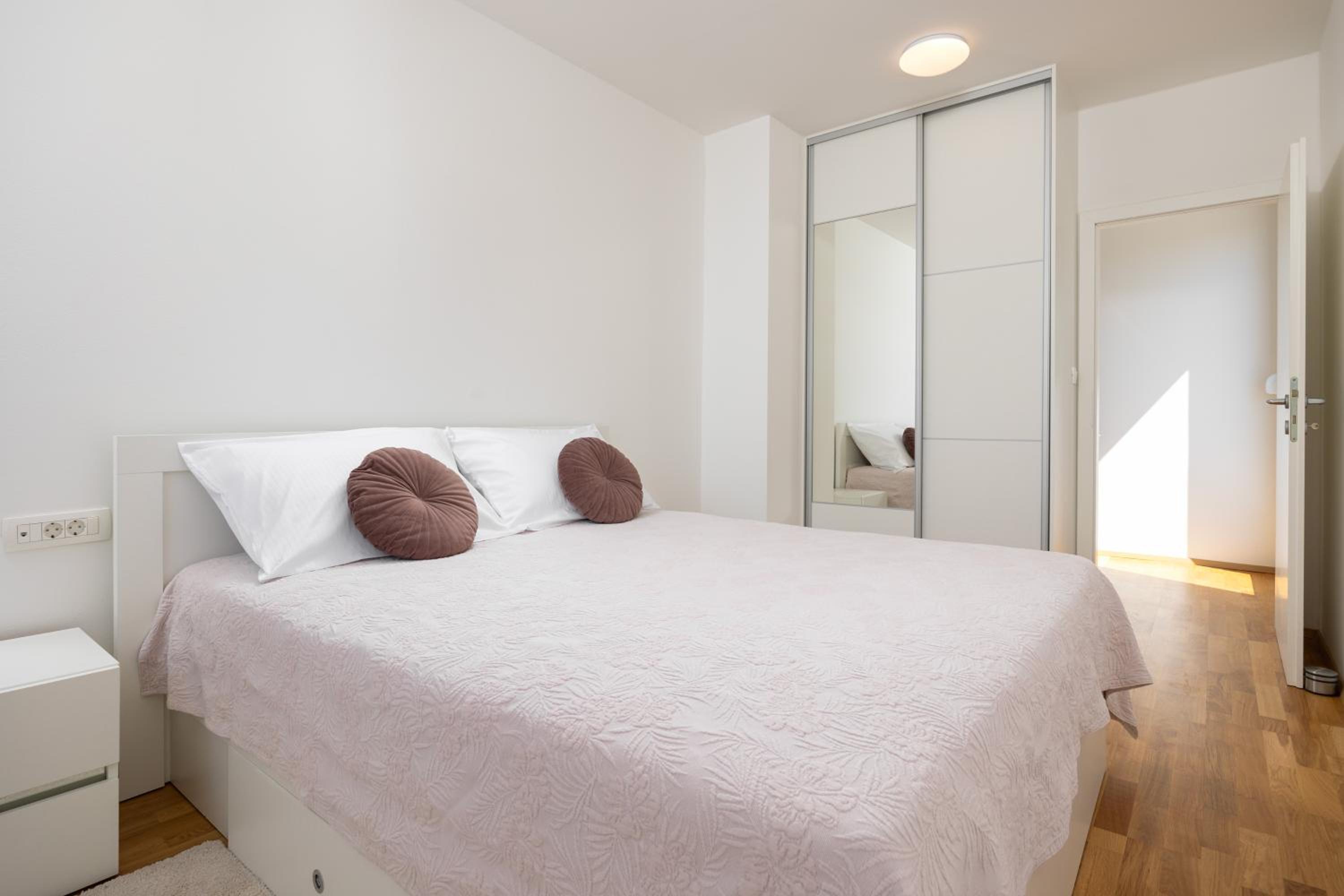 Rose Penthouse Apartment Split