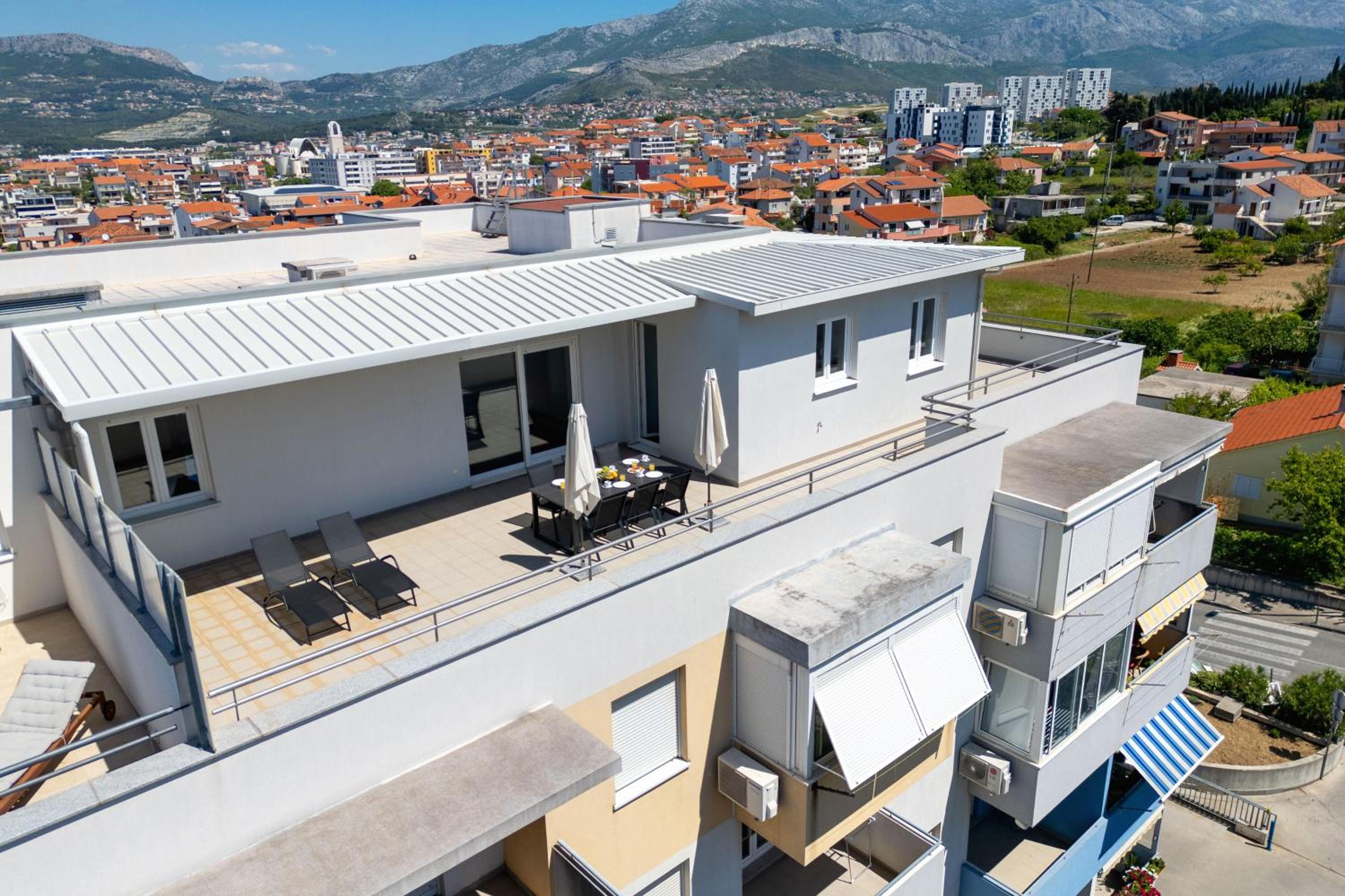 Rose Penthouse Apartment Split