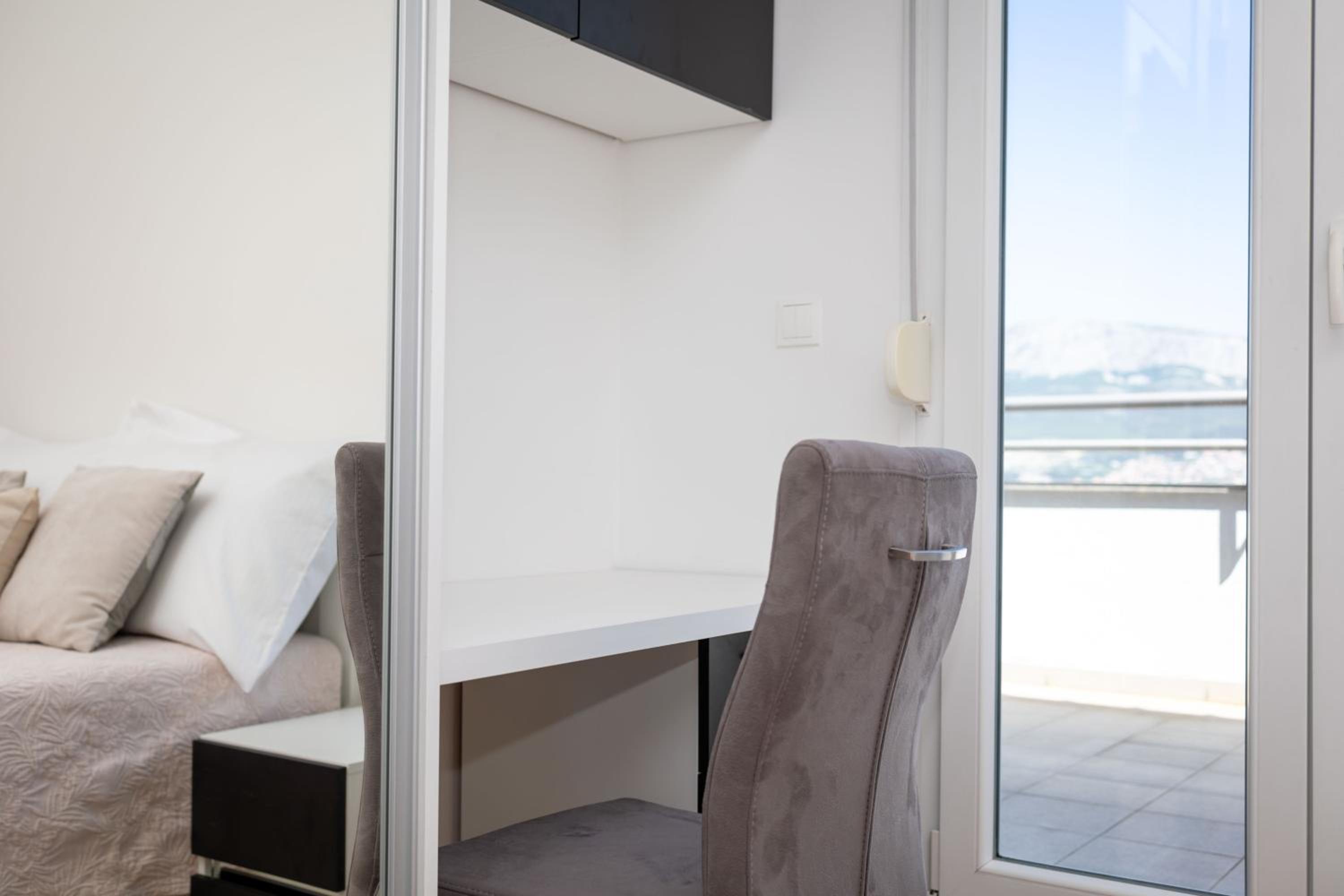 Rose Penthouse Apartment Split